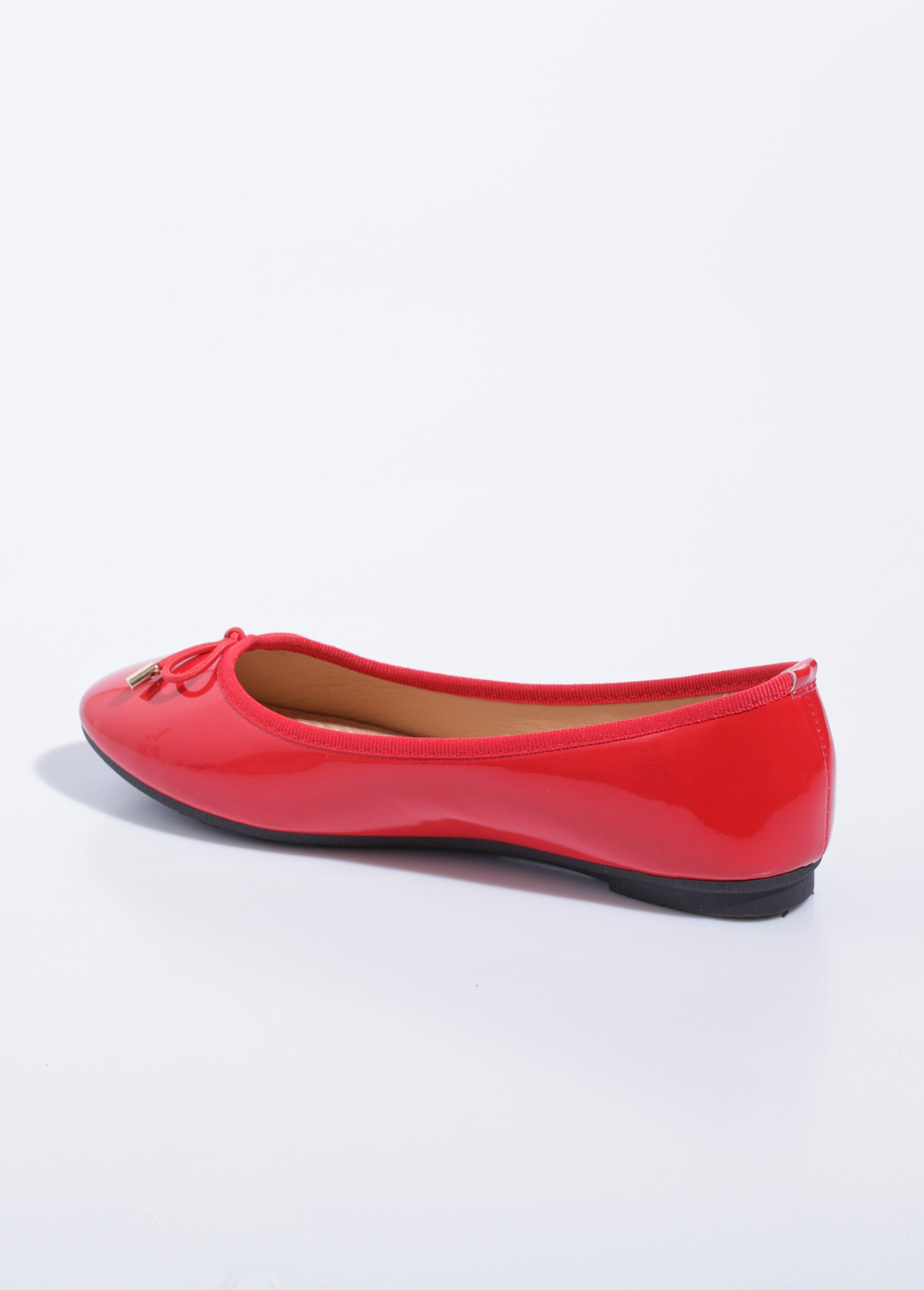 Patent_leather_flat_ballerinas_with_small_bow_Red_varnish_DO1_slim