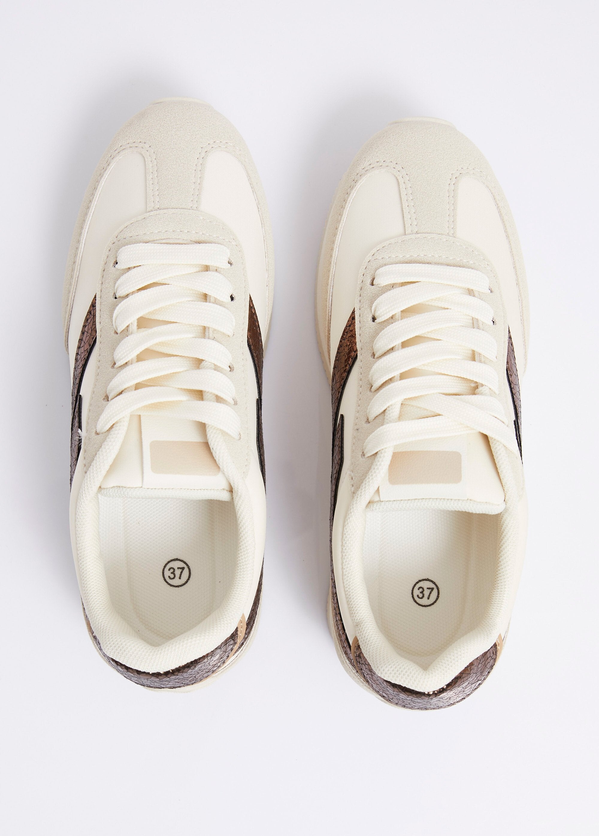 Sporty-looking_sneakers_+_fancy_laces_Beige_OV1_slim