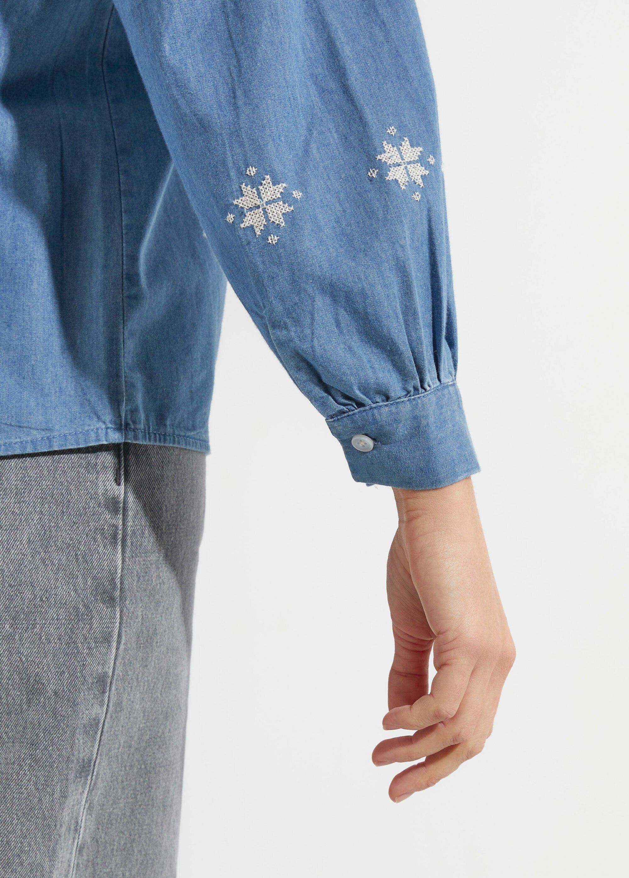 Chambray_blouse_with_cross-stitch_embroidery_Blue_stone_DE1_slim