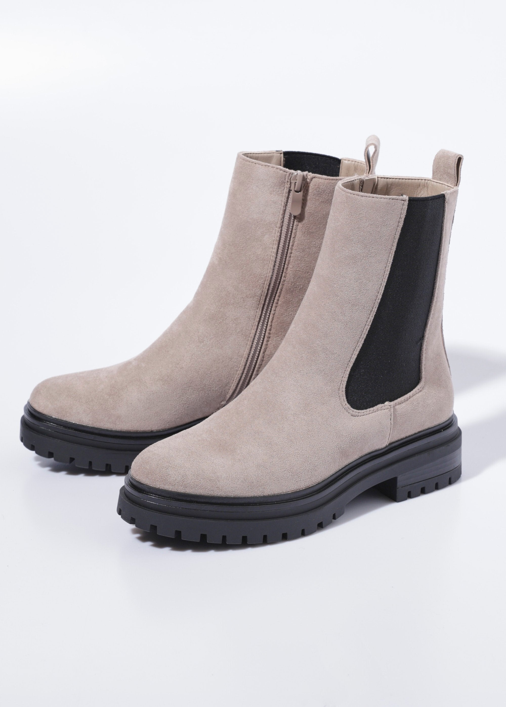 High_Chelsea_boots_with_lugged_soles_Beige_DE1_slim