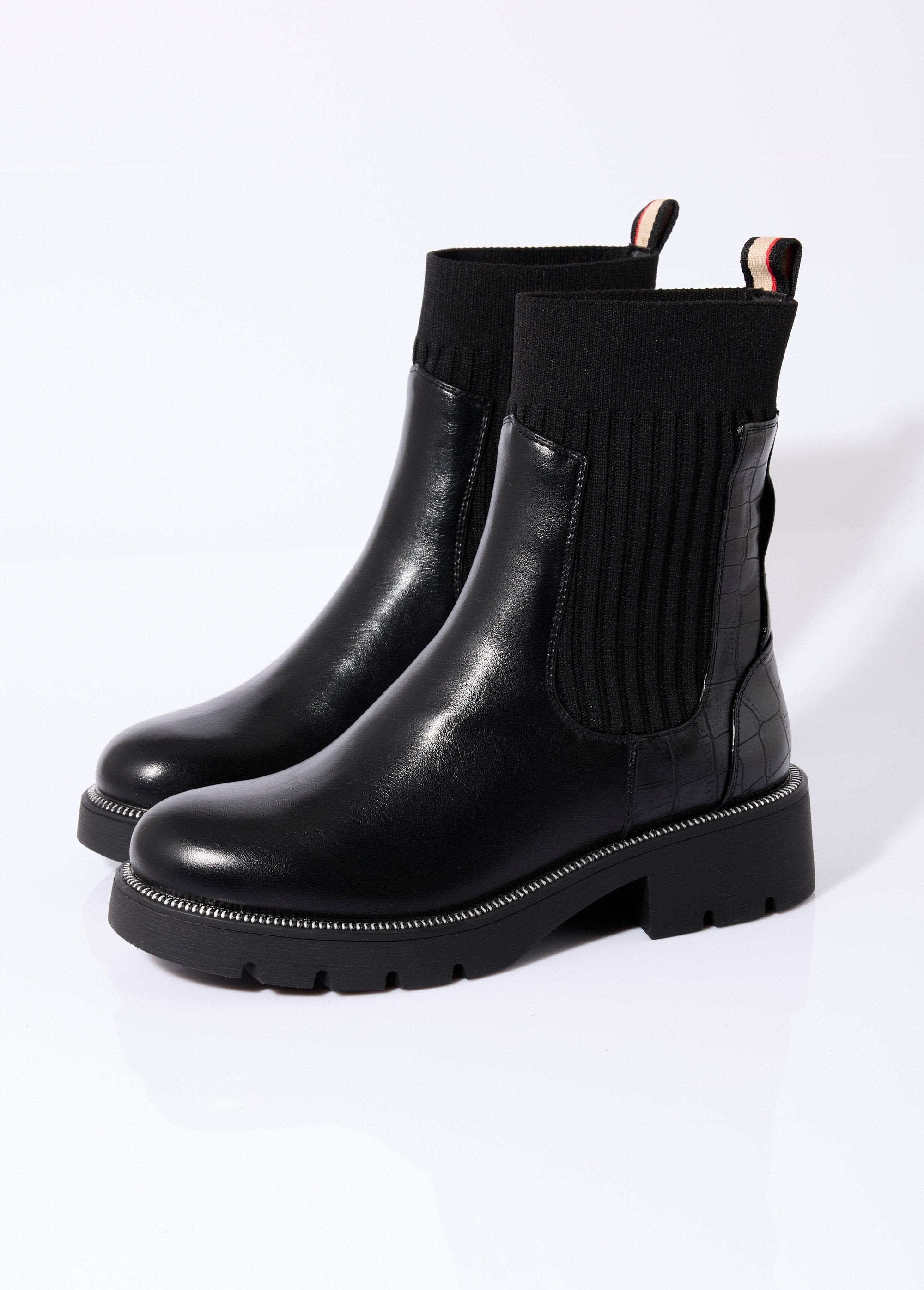 High_notched_sock-style_boots_Black_DE1_slim