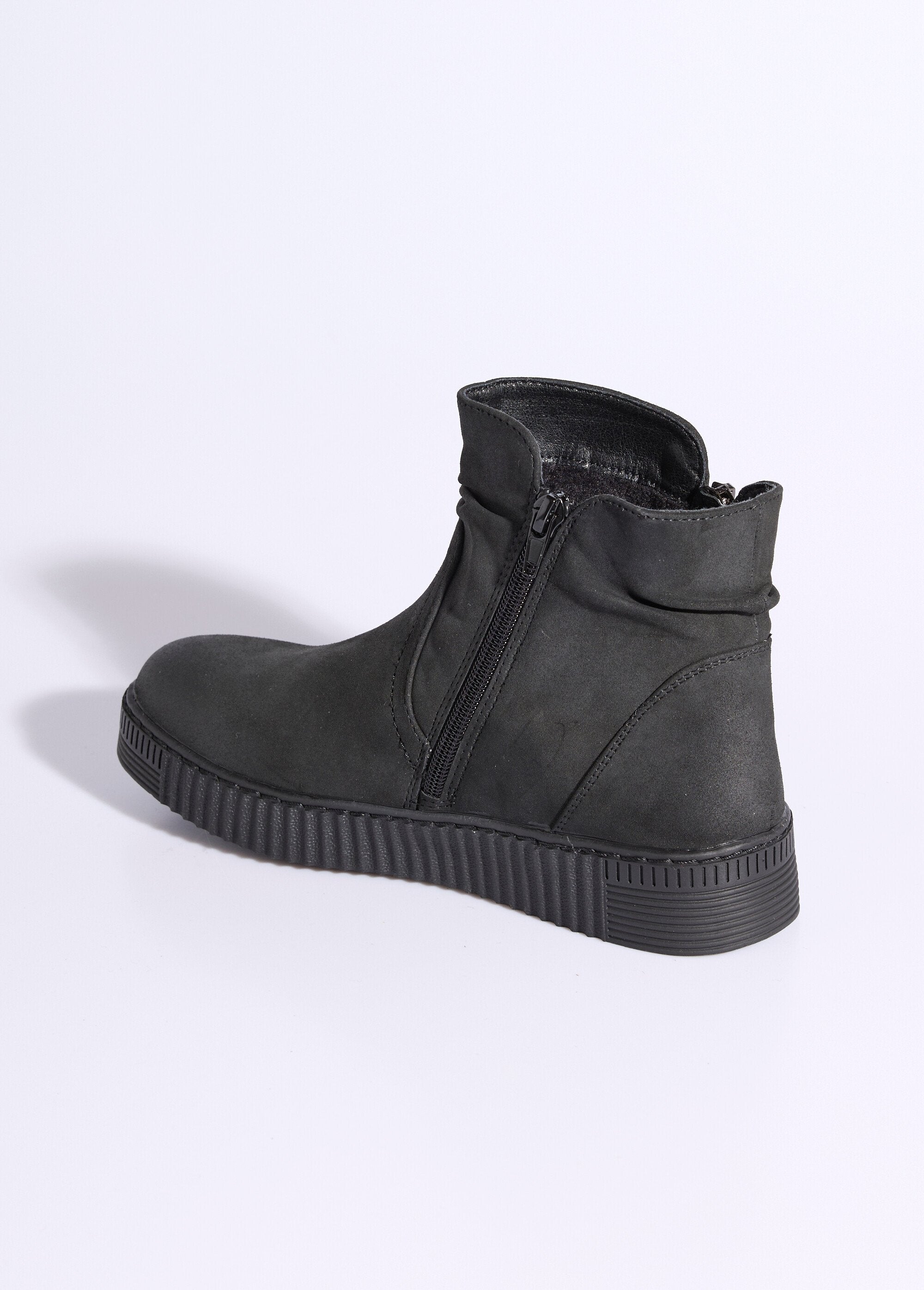 Suede_boots_with_wedge_sole_Black_DO1_slim