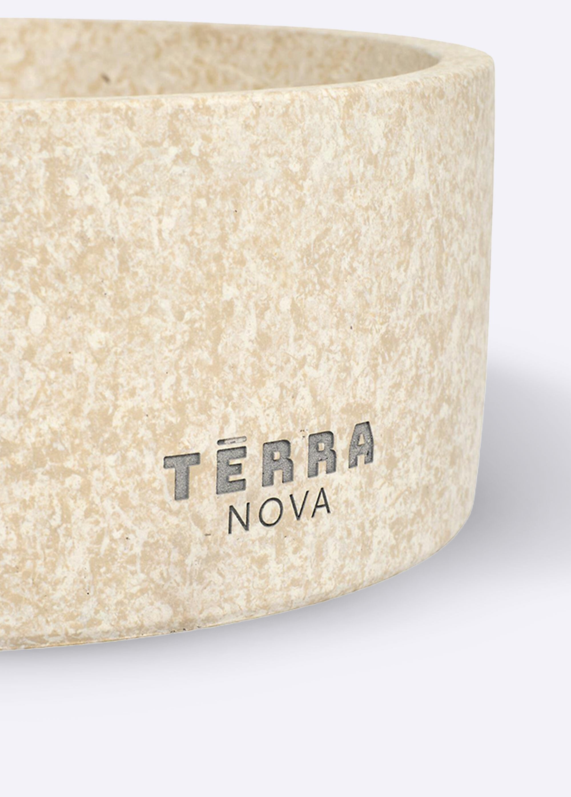 4-wick_scented_candle_in_a_concrete_container_Beige_DE1_slim