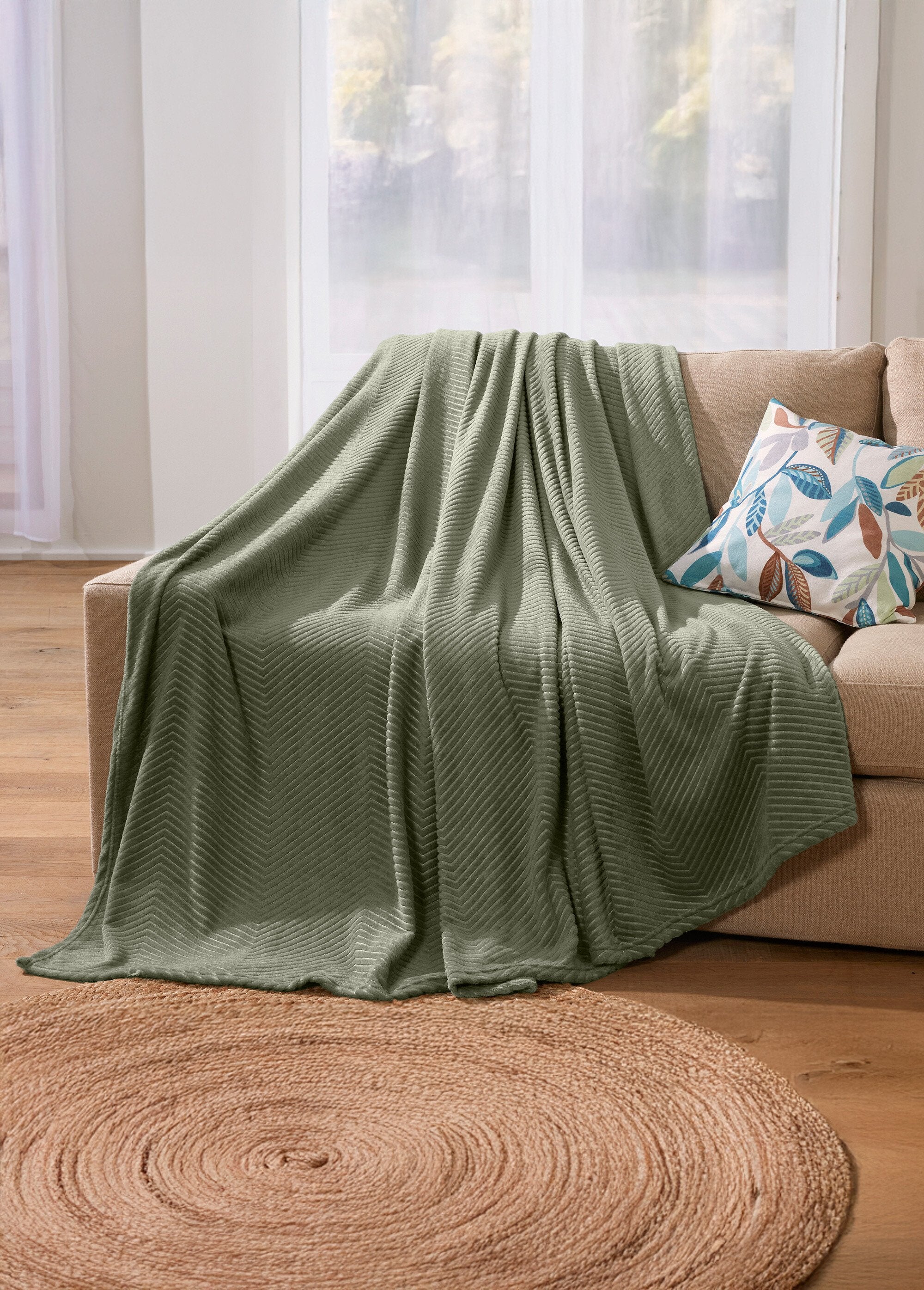 Herringbone_Microfiber_Blanket_Linden_SF1_slim