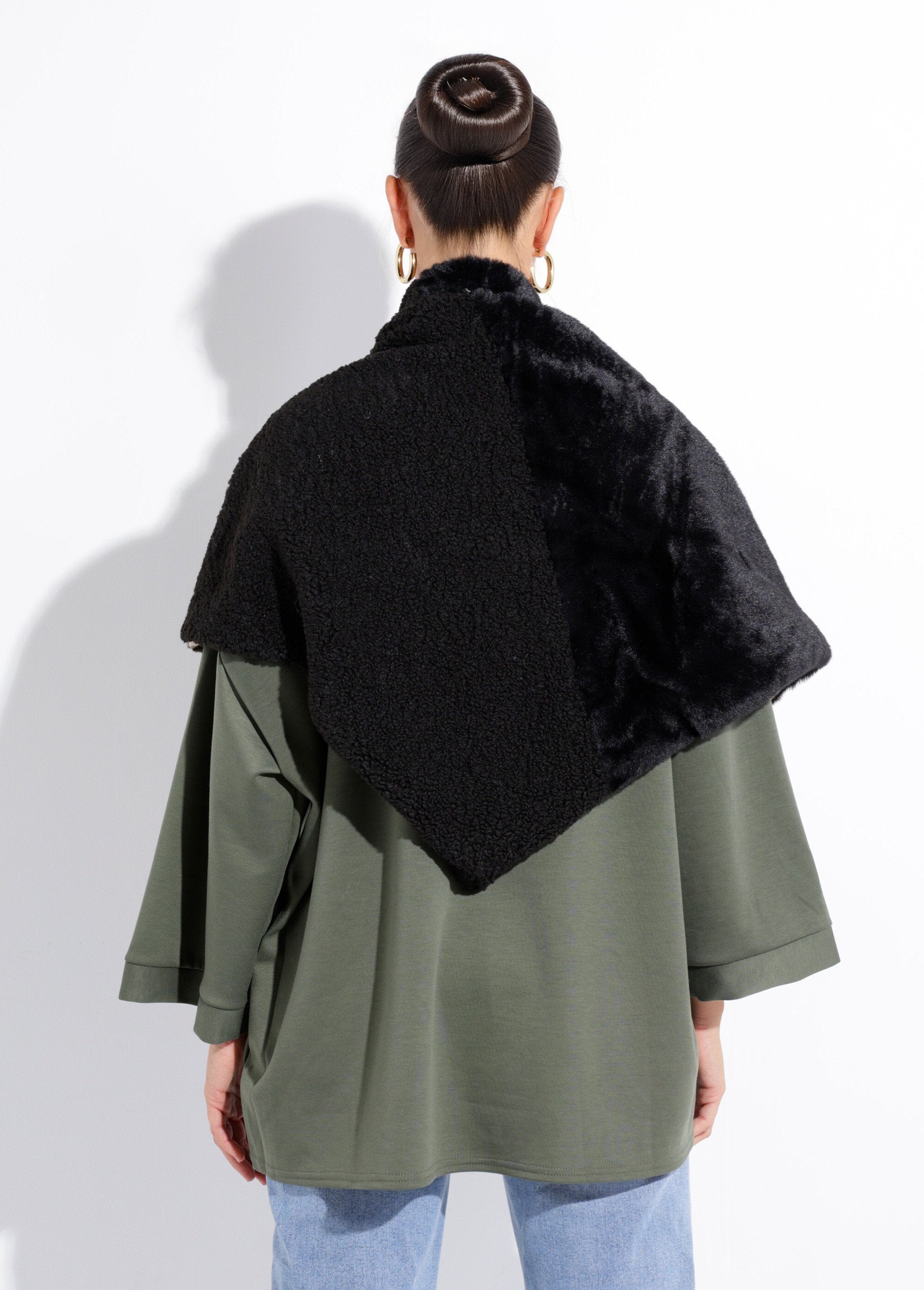 Faux_fur_triangular_scarf_with_tie_Black_DO1_slim