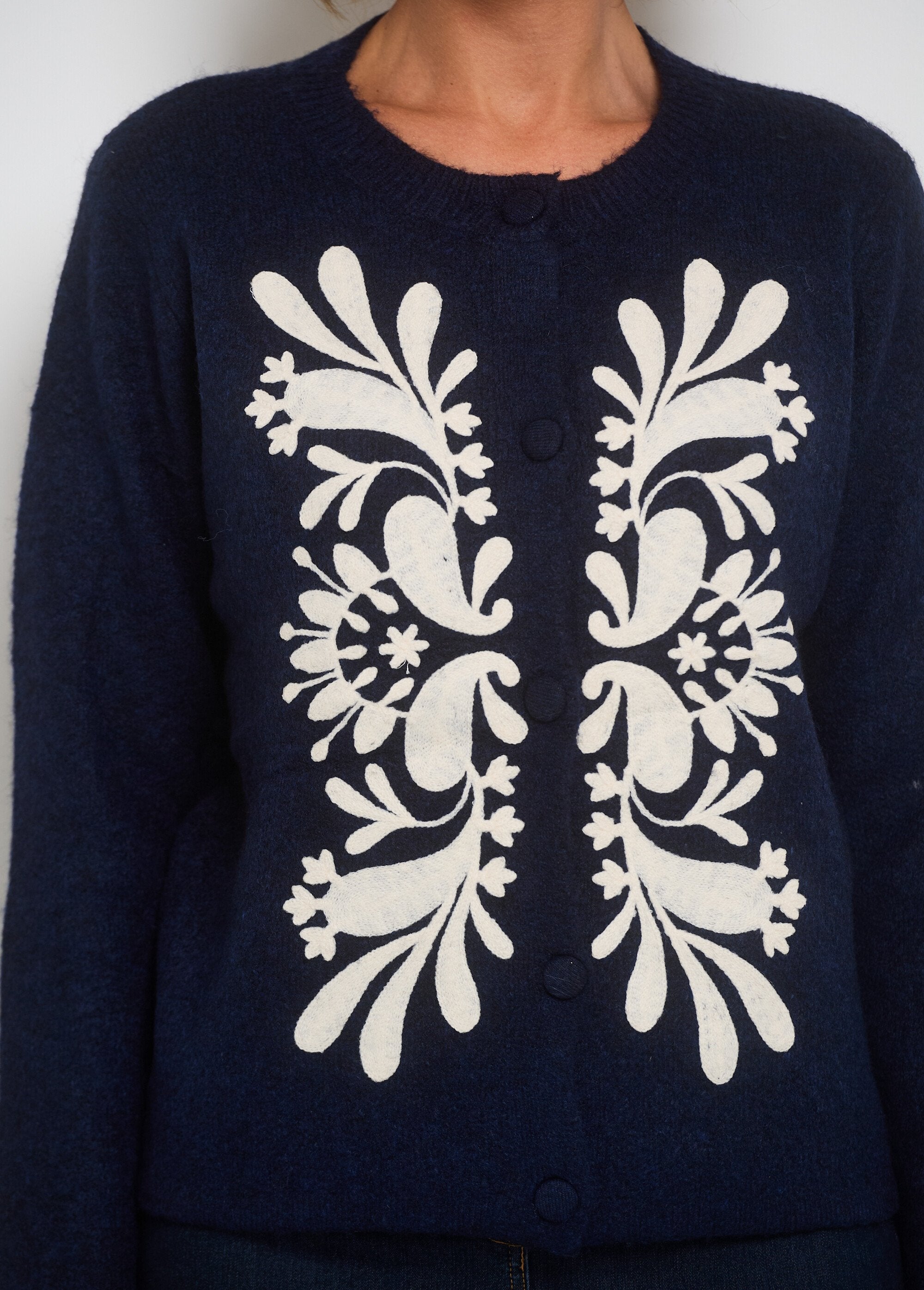 Warm_vest_with_fancy_appliqué_patterns_Marine_DE1_slim