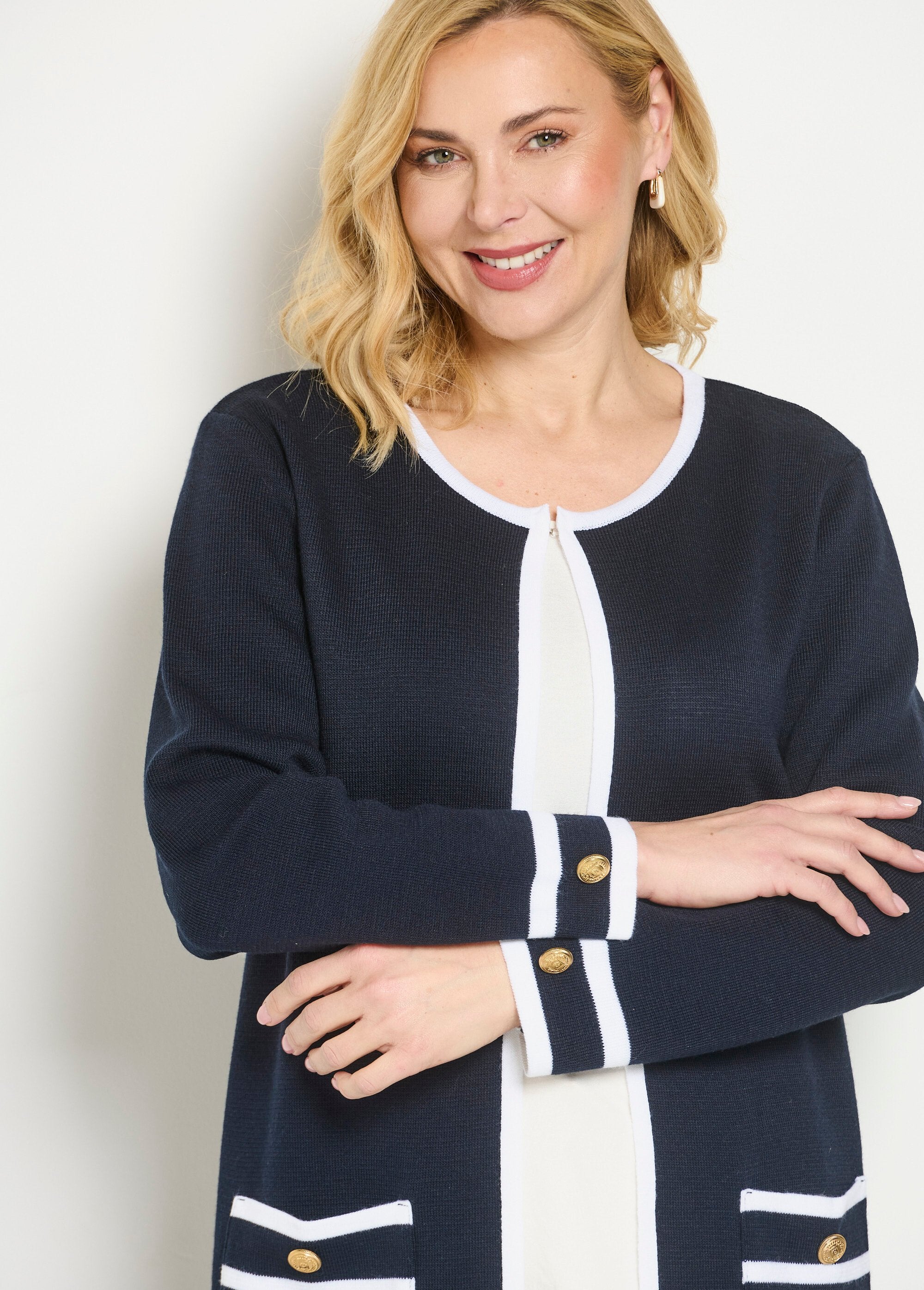 Long_edge-to-edge_vest_Marine_DE1_slim