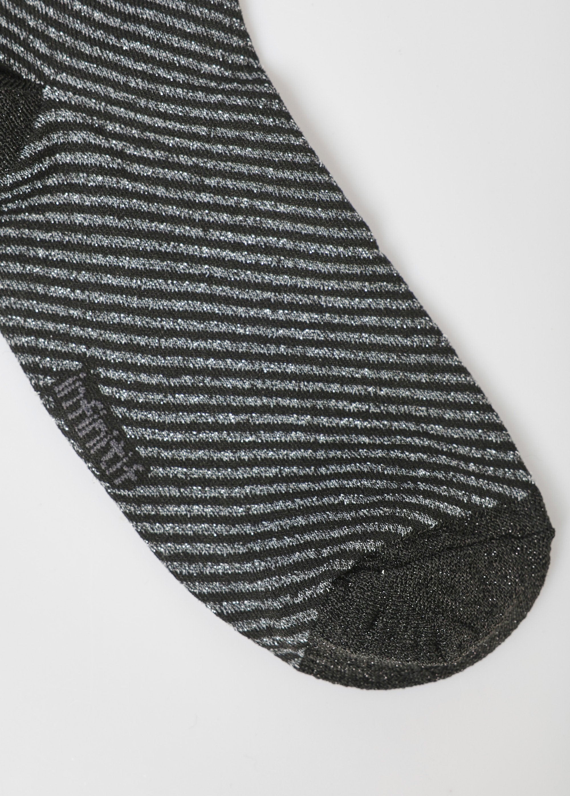 Pair_of_socks,_metallic_pattern_Gray_stripe_DE2_slim