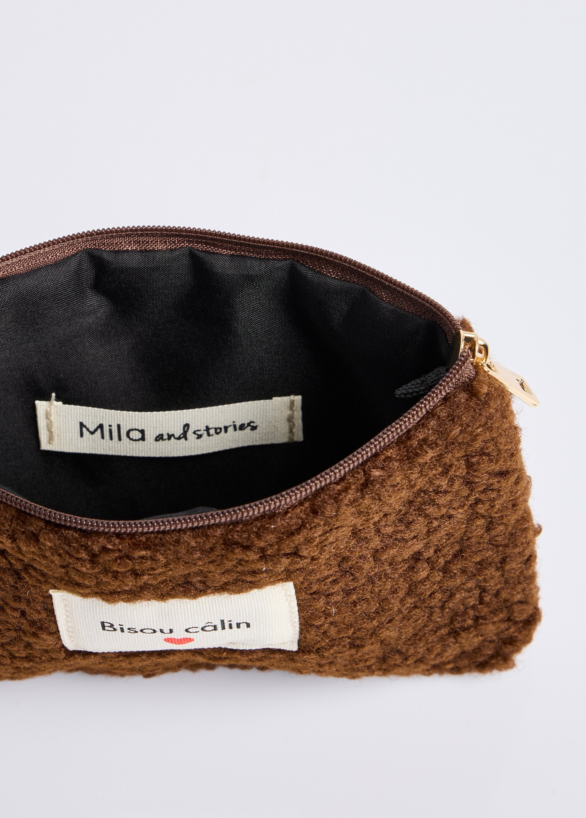 Furry_coin_purse,_Hug_kiss_Brown_DE1_slim