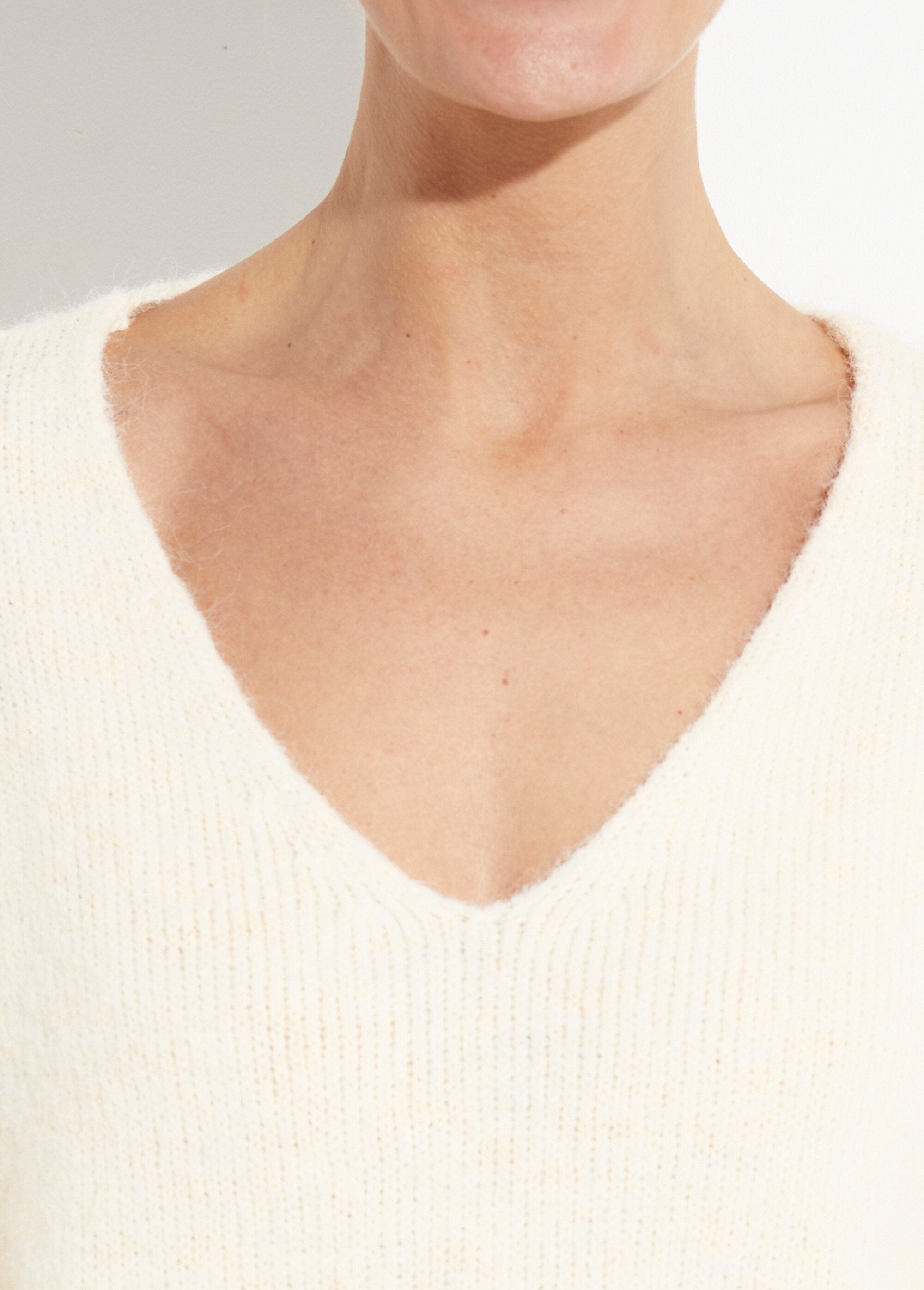 Warm_2-in-1_sweater_with_lace_sleeves_Ecru_DE1_slim