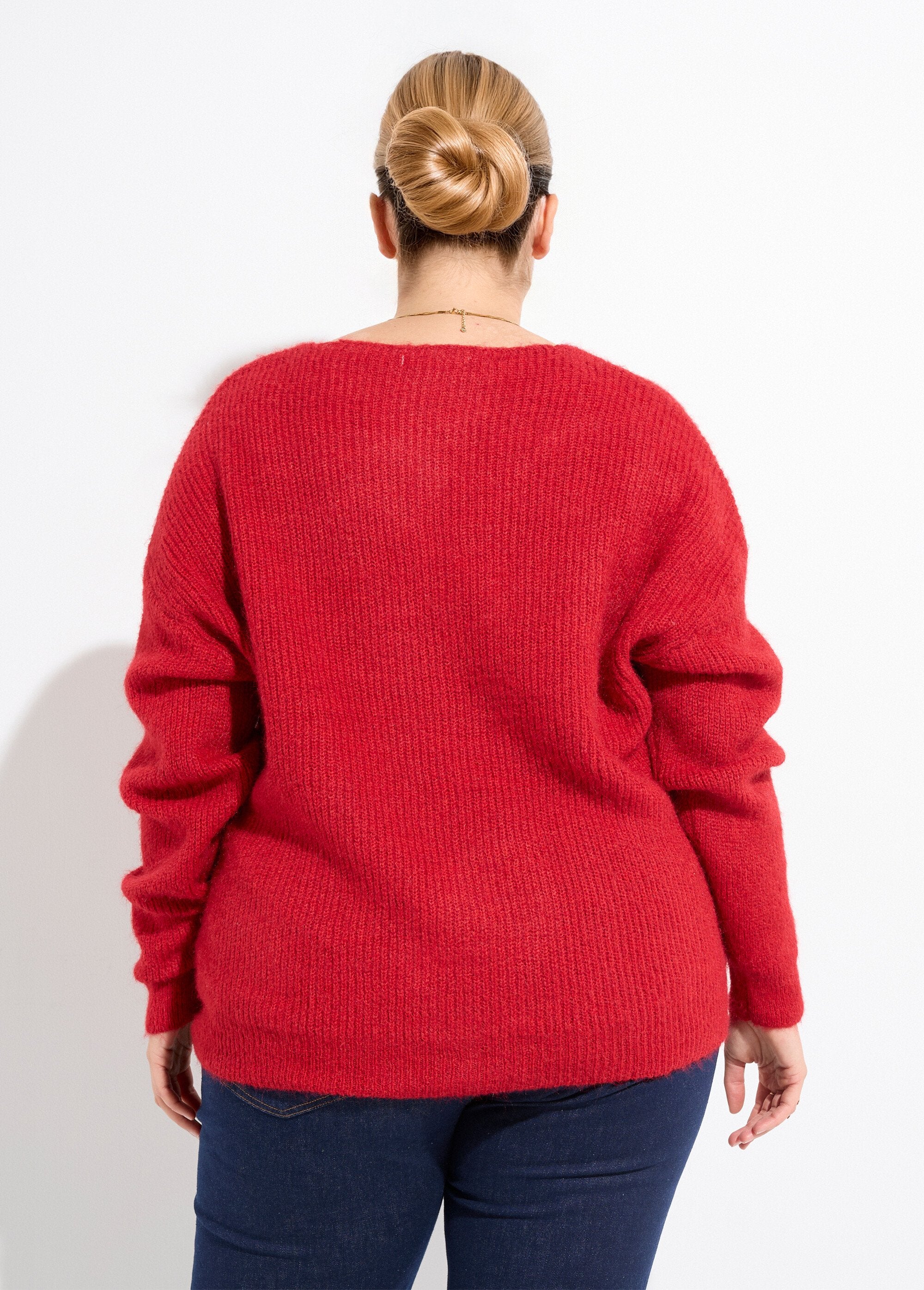 Warm_V-neck_sweater_in_fluffy_wool_knit_Red_DO1_curvy