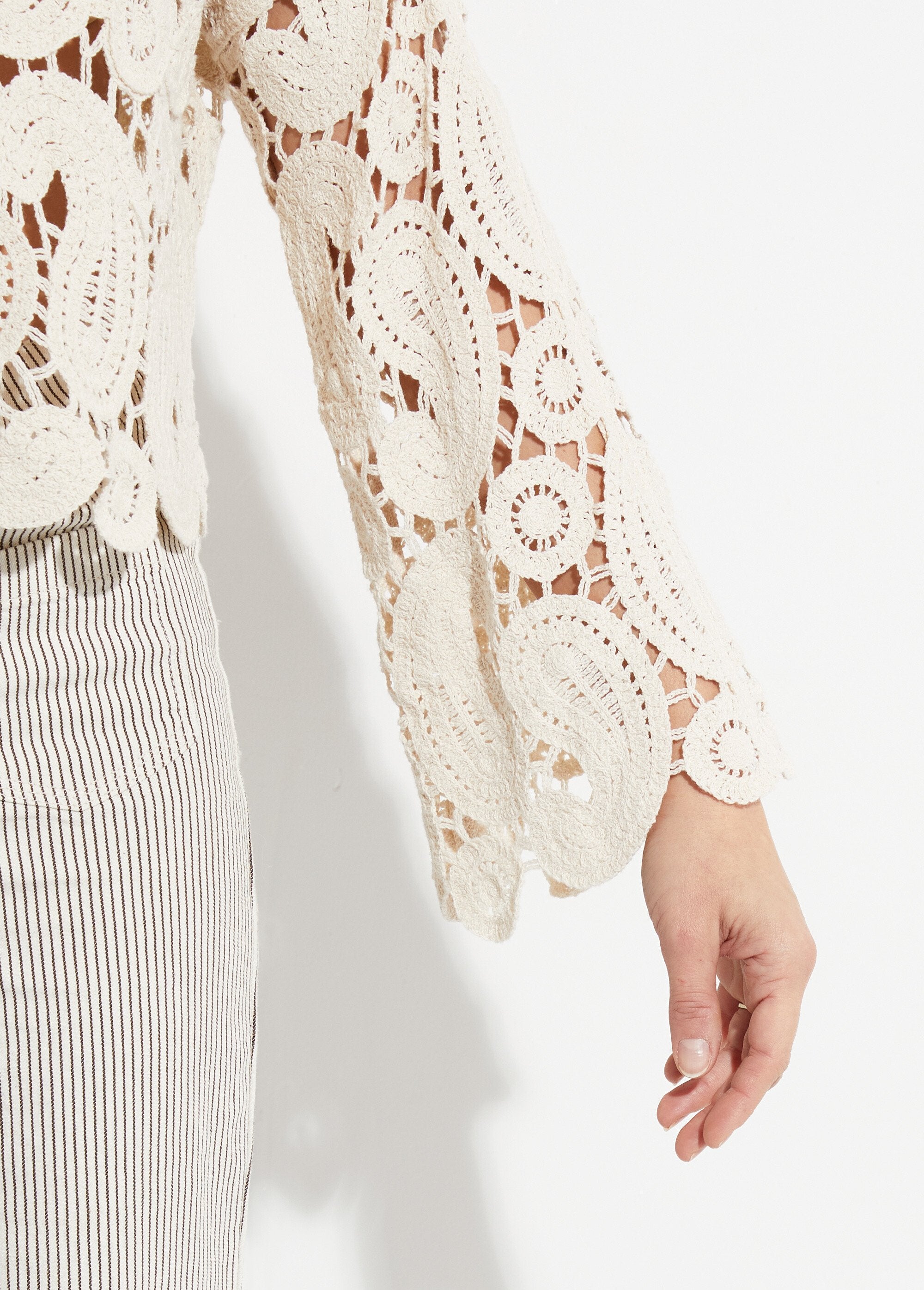 Pull_court_ajouré_en_crochet,_col_rond_Ecru_DE2_slim