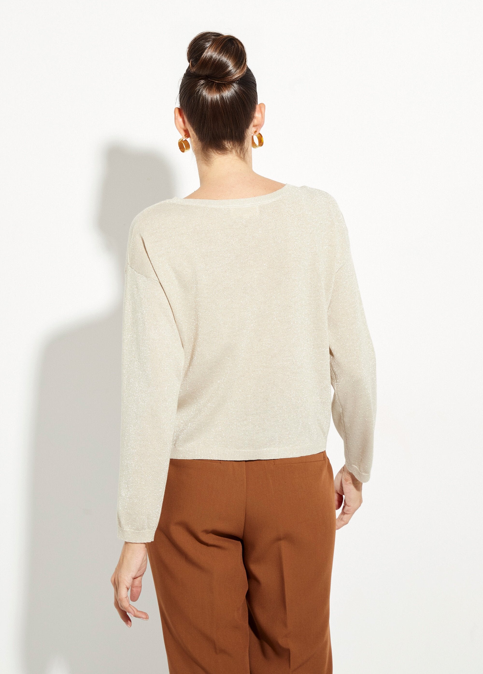 Cropped_sweater_in_fine_metallic_knit_Beige_DO1_slim
