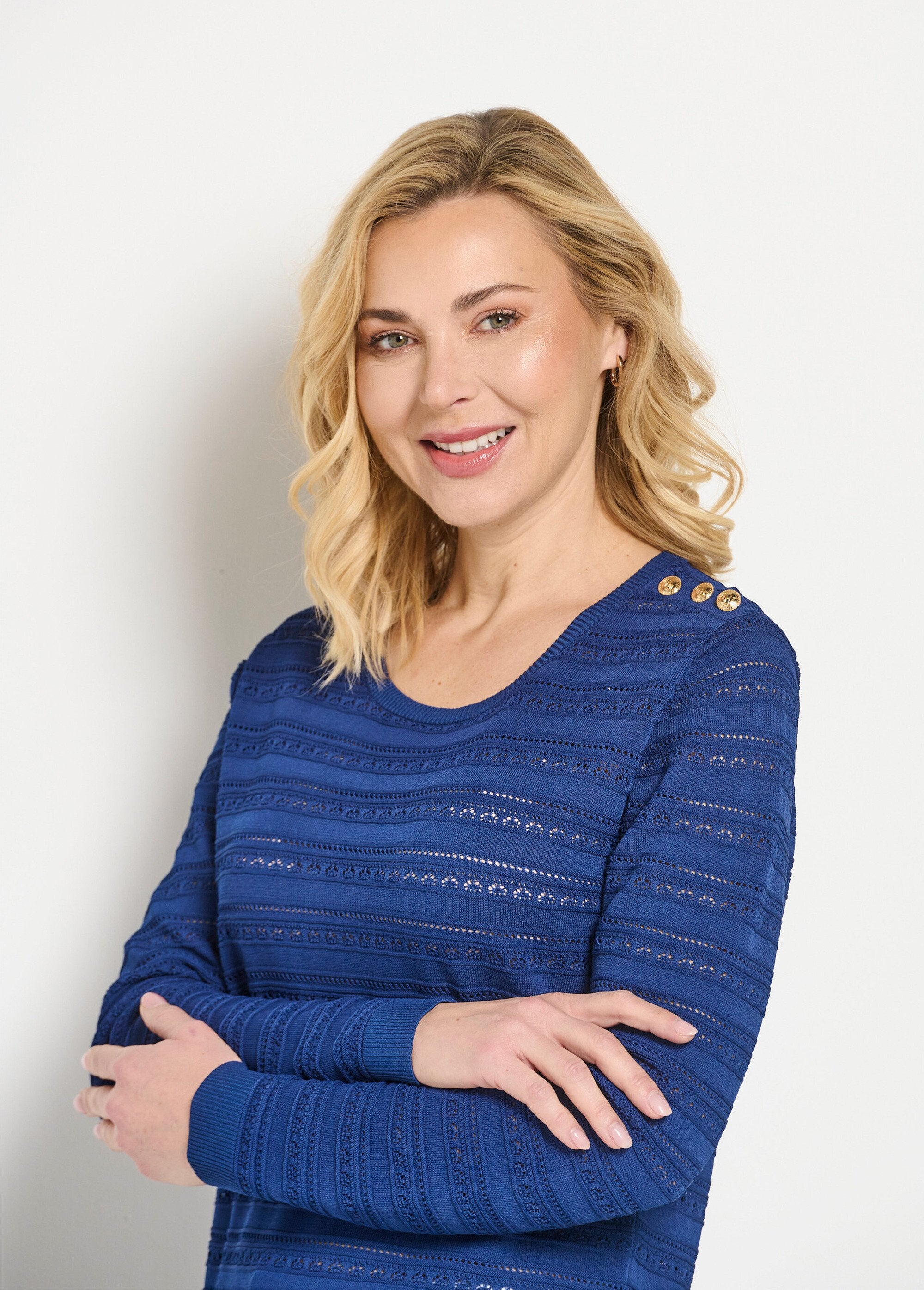 Soft_short_round_neck_plain_long_sleeve_sweater_Marine_DE1_slim