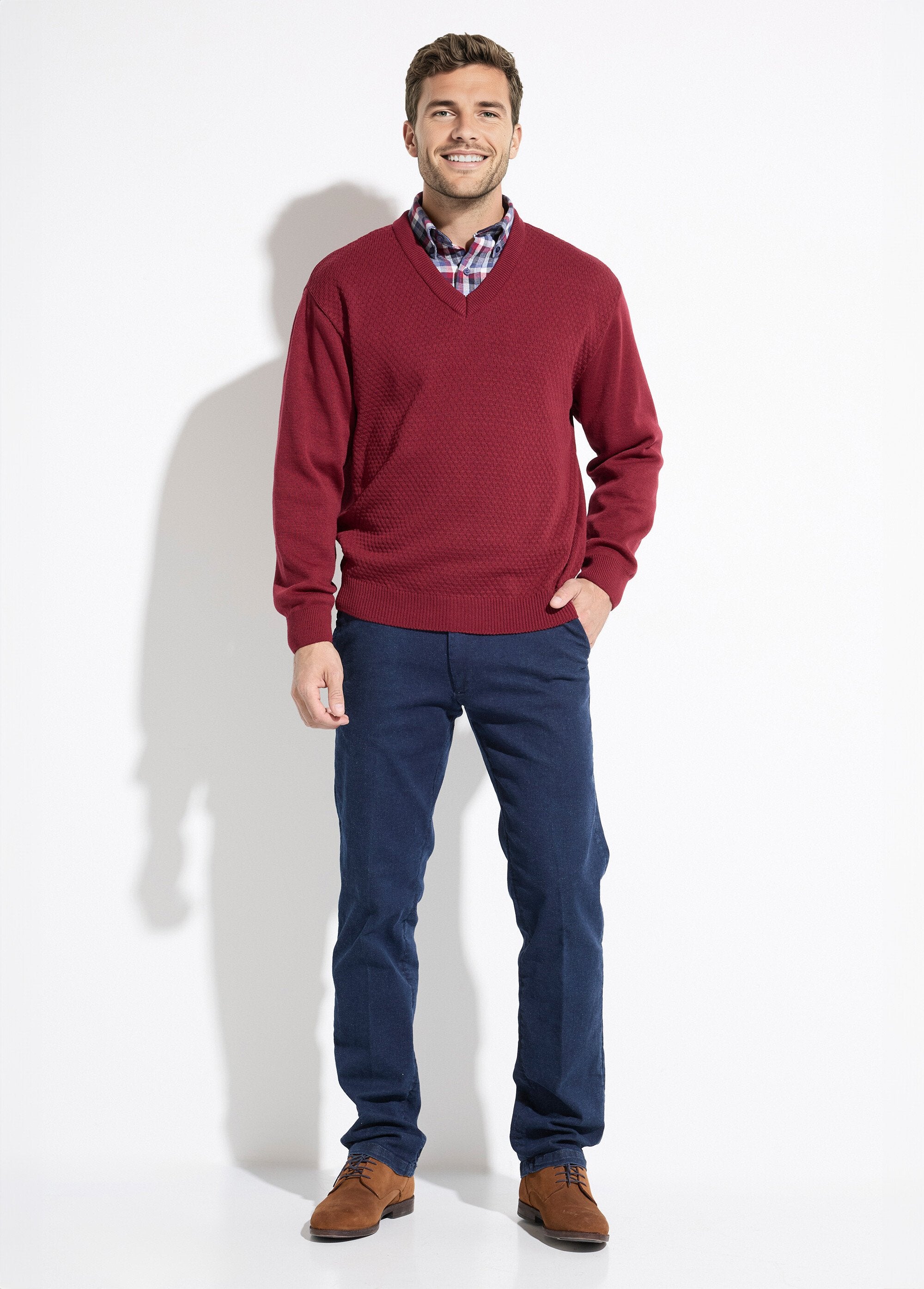 Fancy_knit_wool_sweater_with_V-neck_and_long_sleeves_Bordeaux_SF1_slim