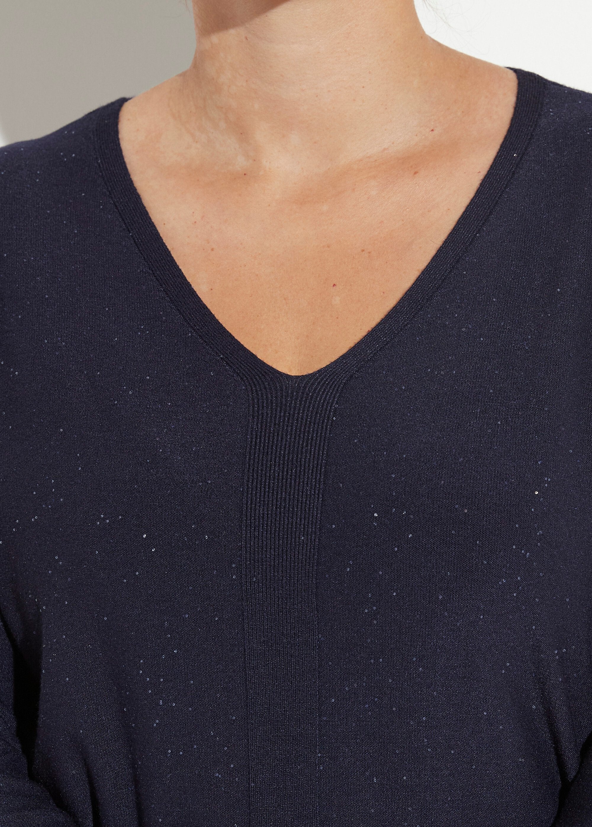 Fine_gauge_knit_sweater_with_mini_sequins_Marine_DE1_curvy