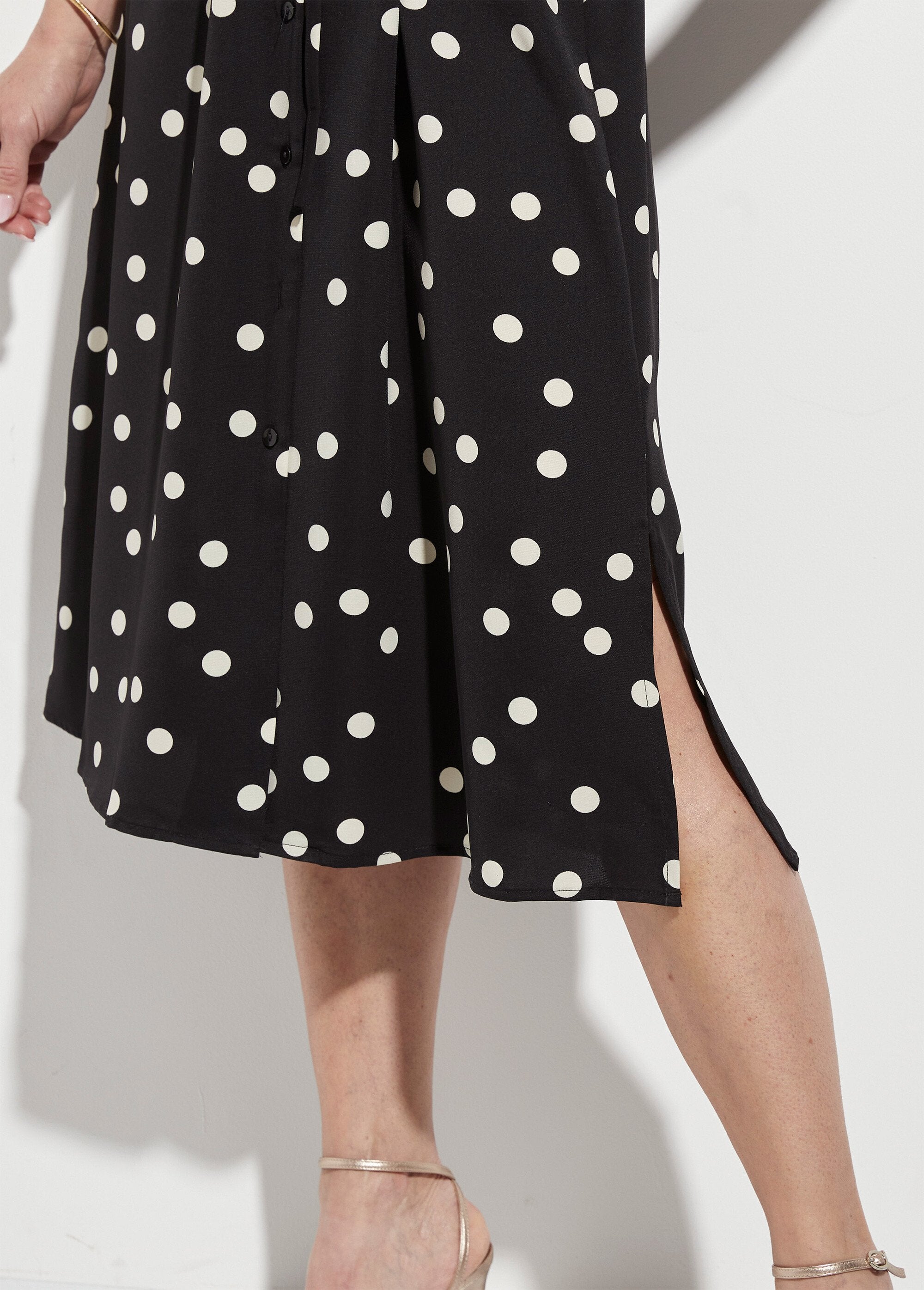 Long_polka_dot_shirt_dress_with_belt_Black_peas_DE2_slim