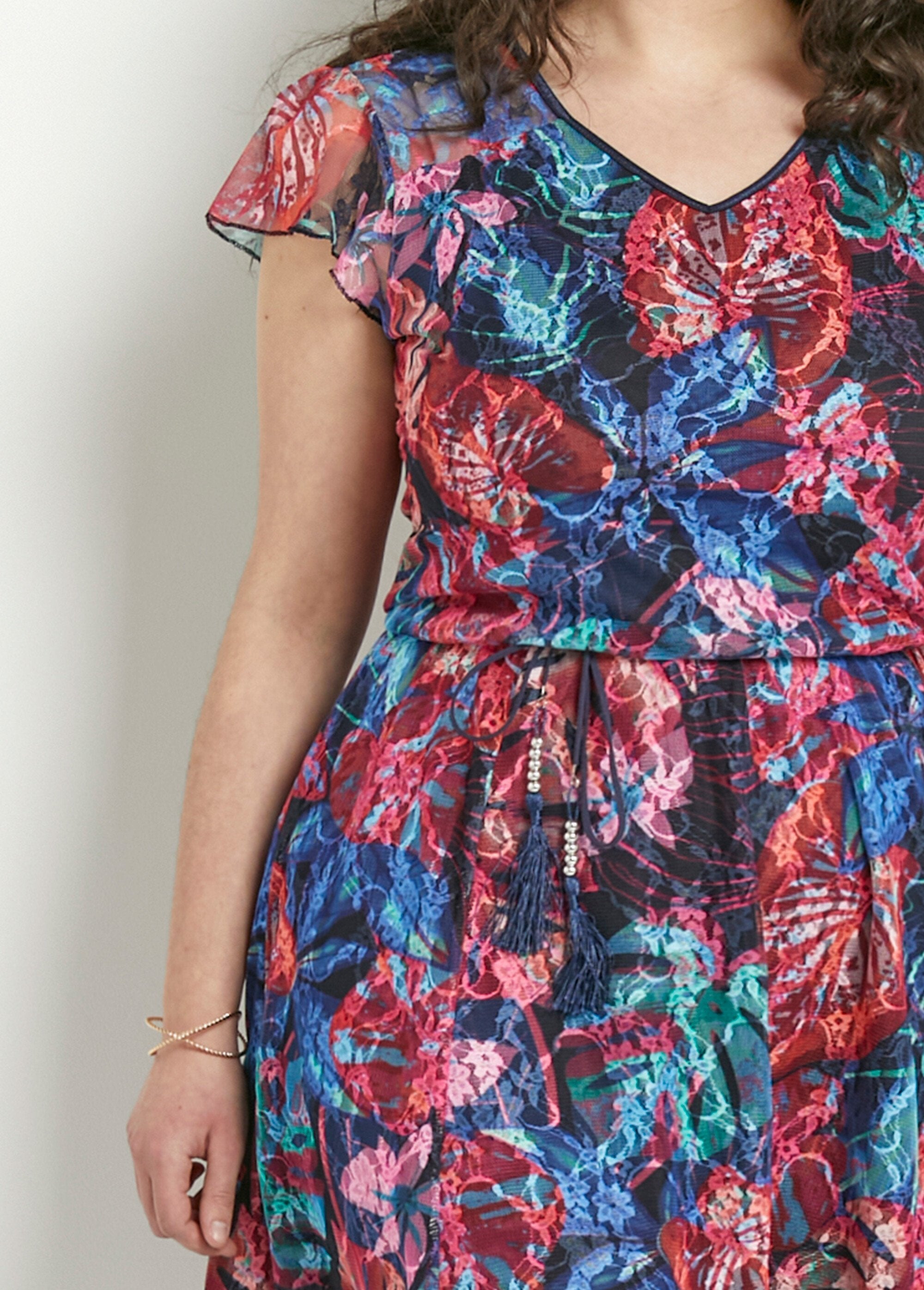 Short_V-neck_dress_with_printed_lace_Multicolor_DE1_curvy