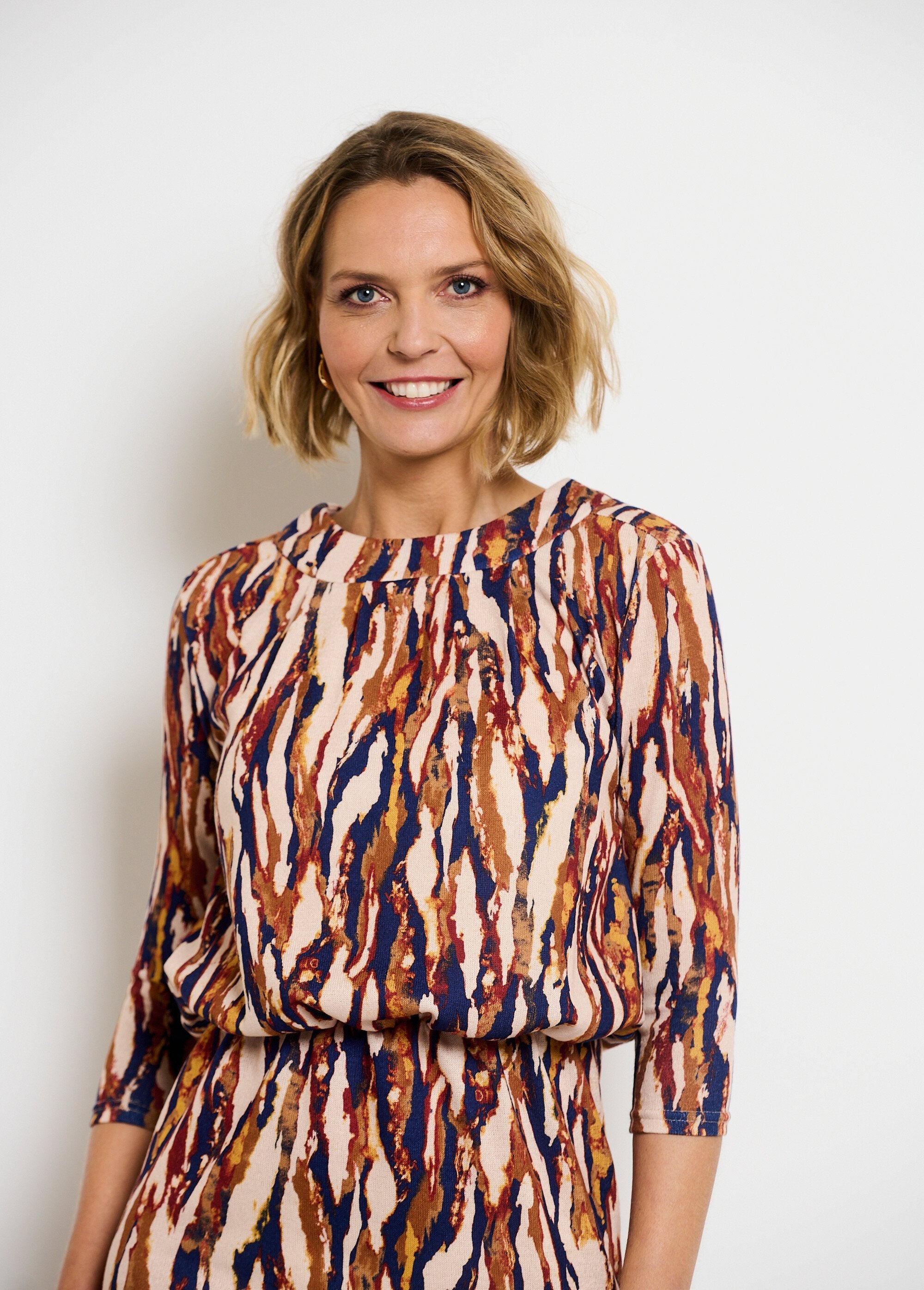 Mesh_dress_with_blouson_waist_and_buttons_on_the_back_Brown_and_beige_DE1_slim