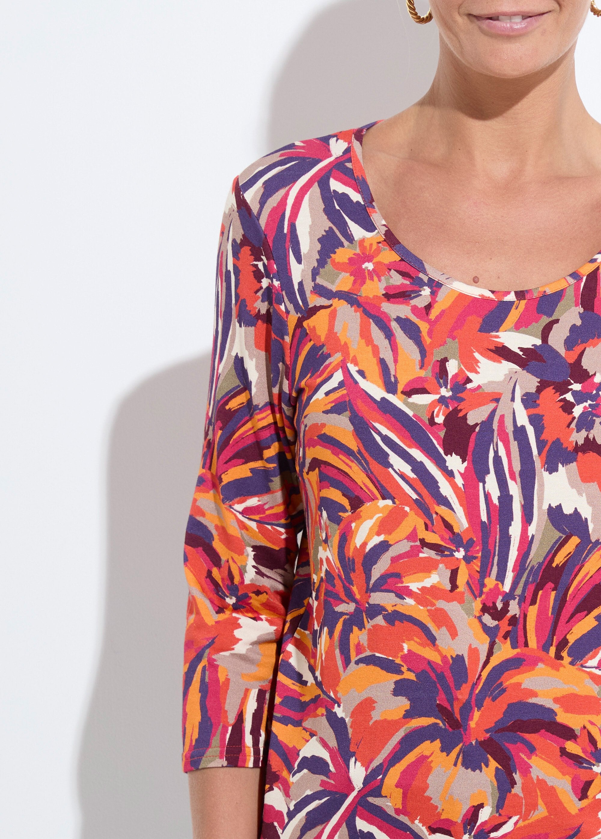 Round_neck_t-shirt_with_3/4_sleeves_Honey_print_DE1_slim