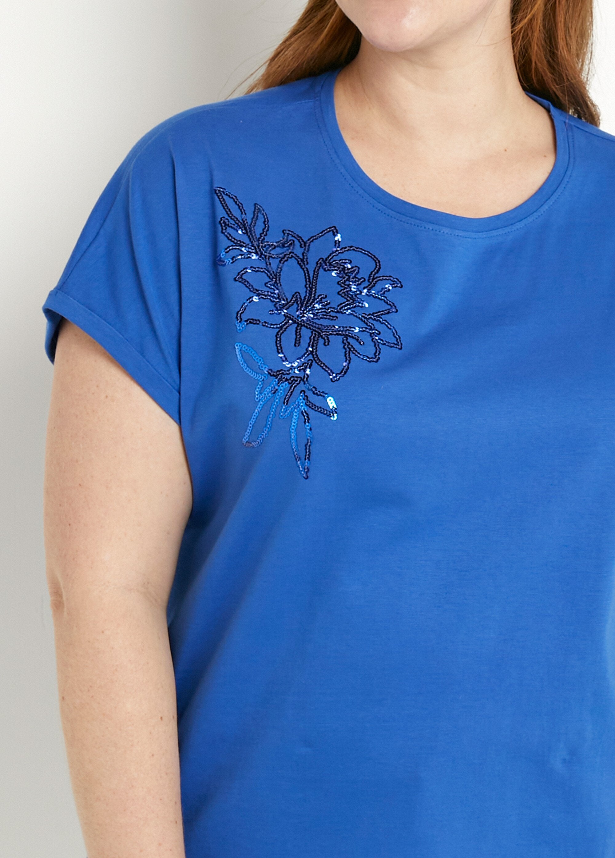 Plain_cotton_t-shirt_with_short_sleeves_and_sequins_Hard_blue_DE1_curvy