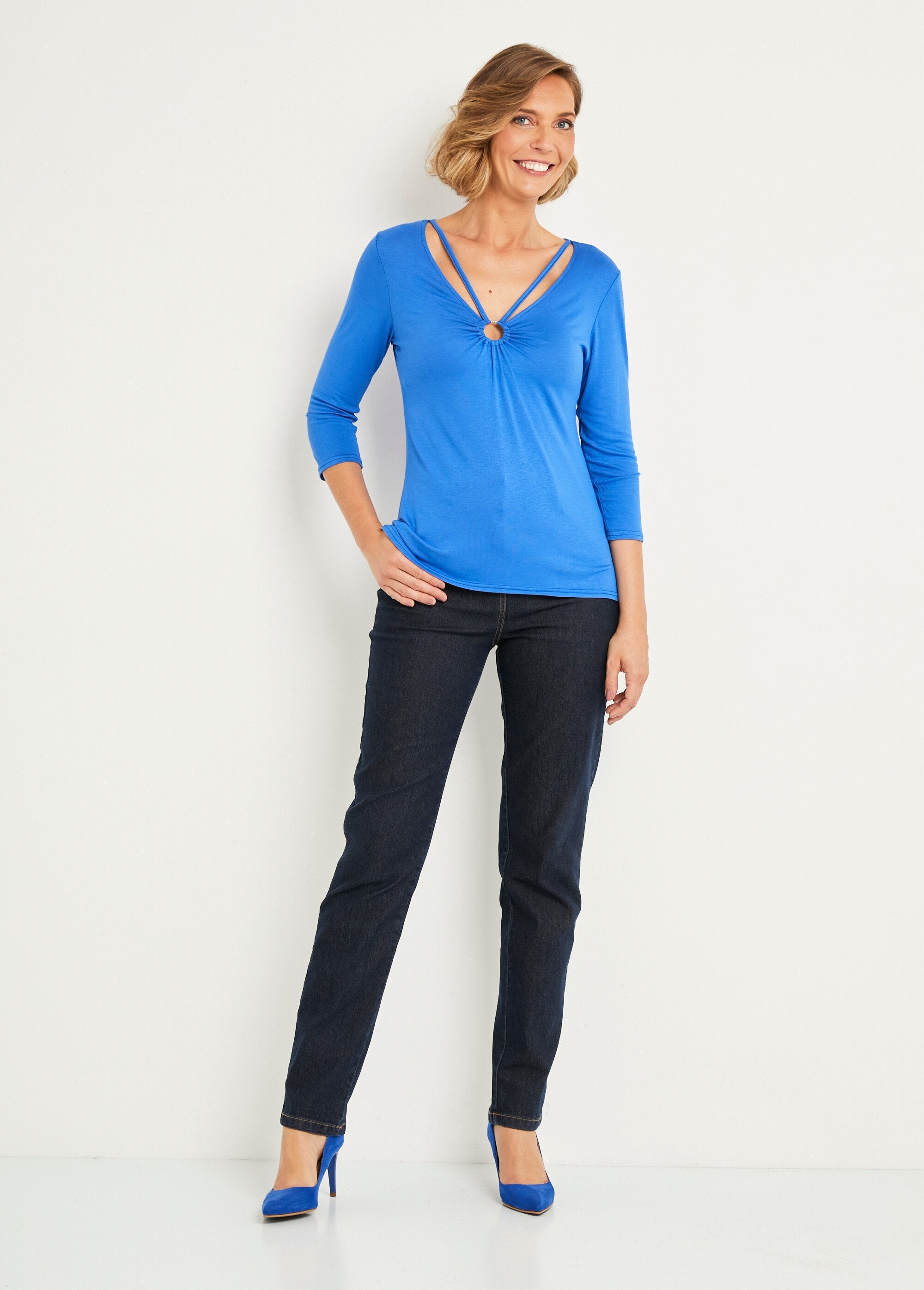 Plain_V-neck_cropped_t-shirt_Blue_SF1_slim