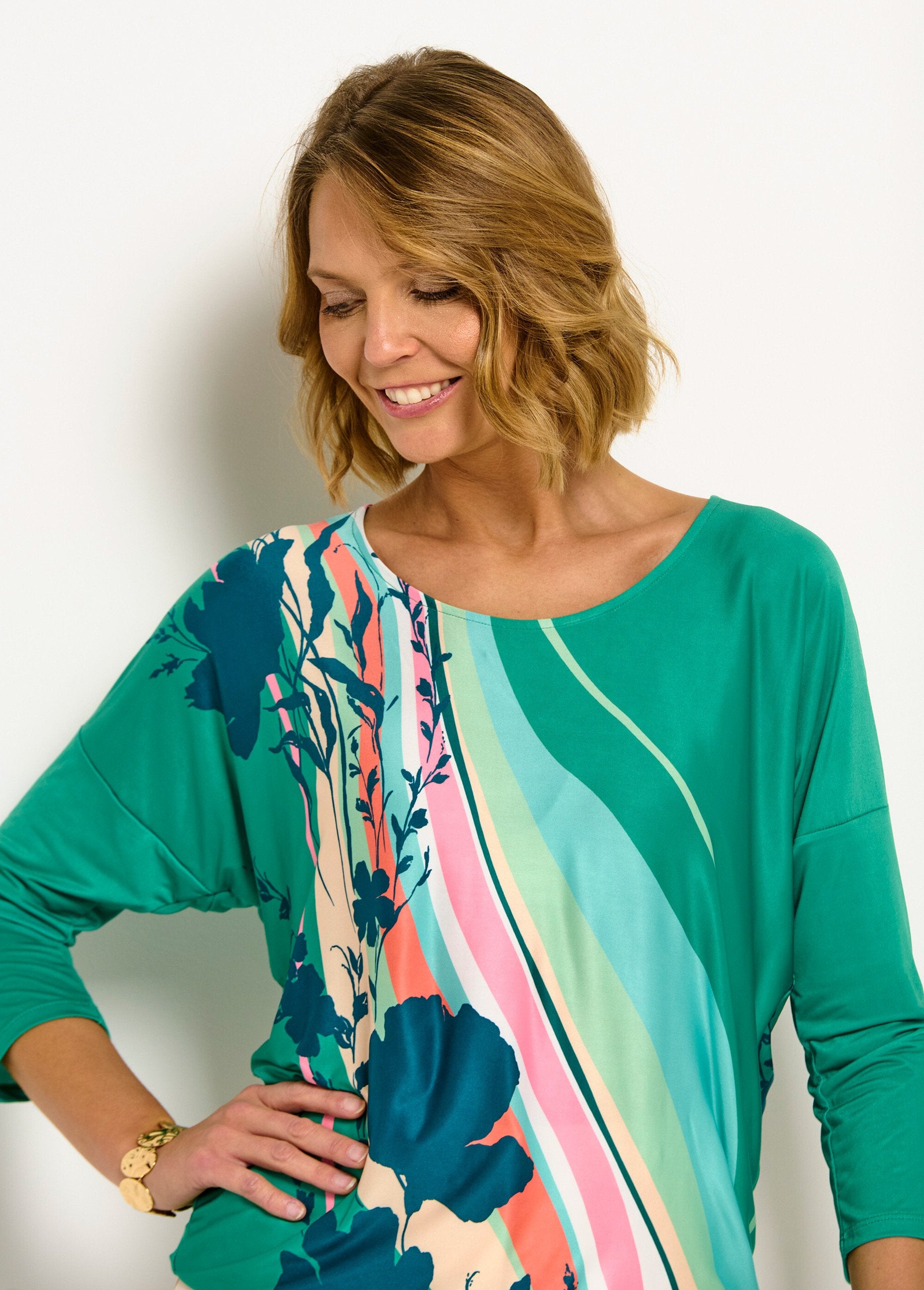3/4_sleeve_patterned_blouse_T-shirt_Green_and_pink_DE2_slim