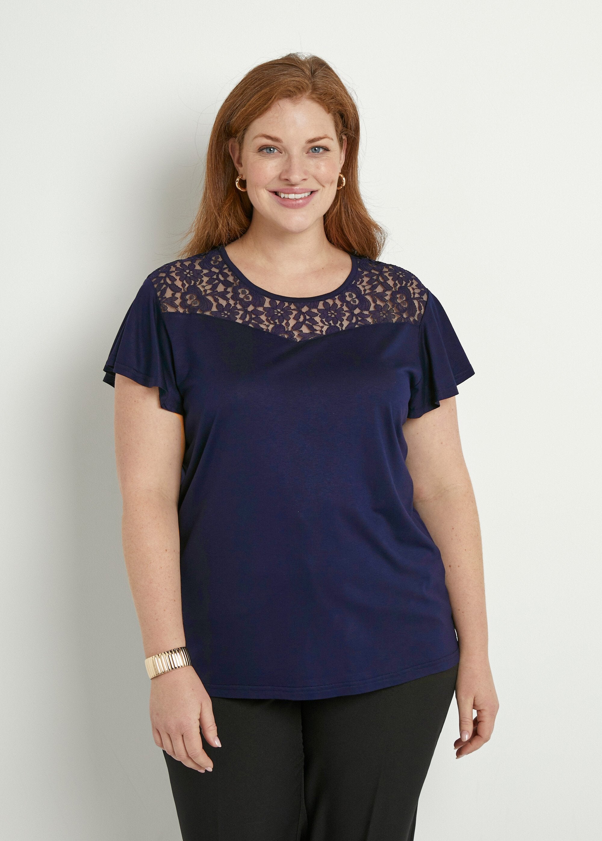 Short-sleeved_lace_t-shirt_Marine_FA1_curvy