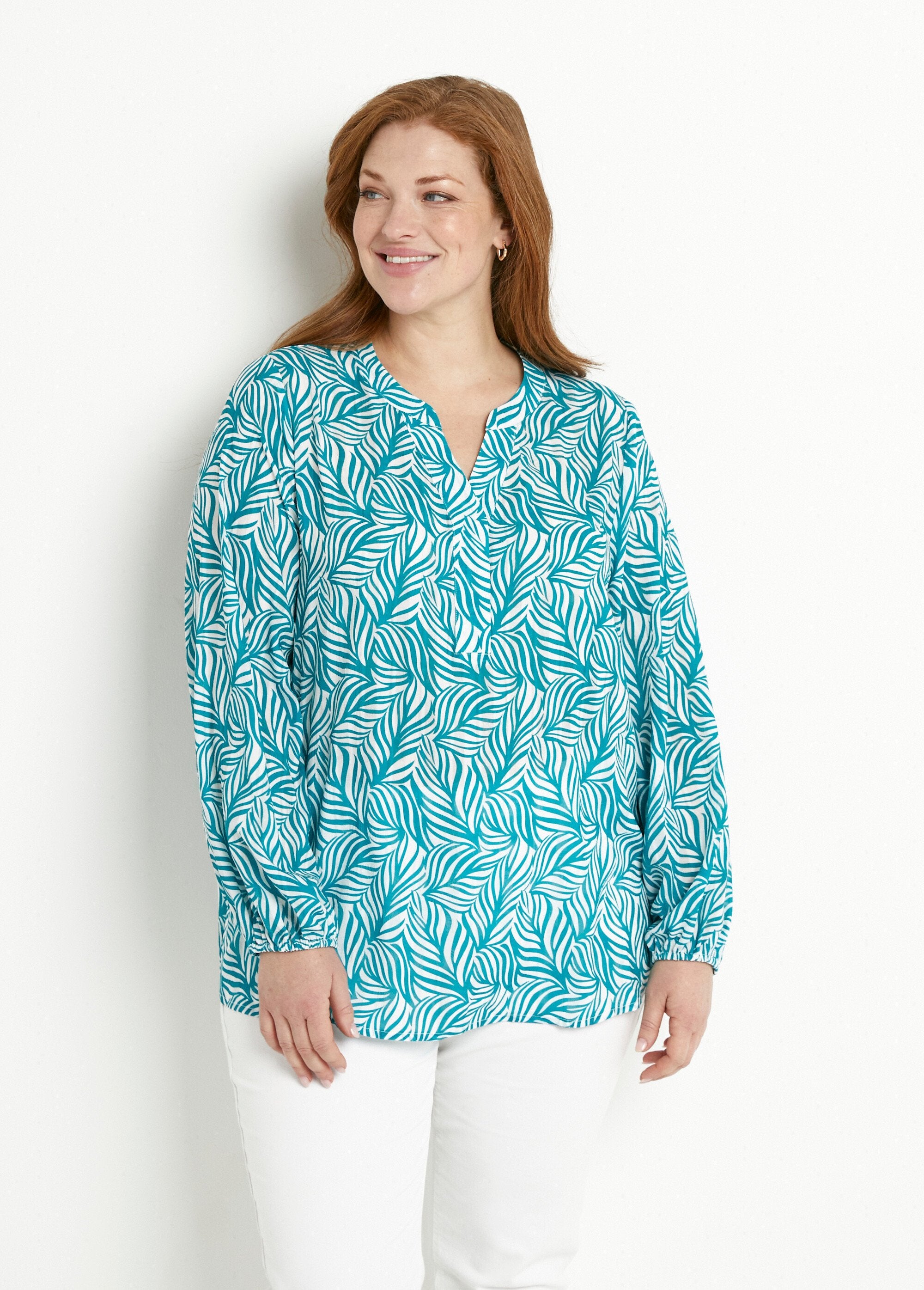 Long_buttoned_tunic_with_3/4_sleeves_Green_and_white_FA1_curvy