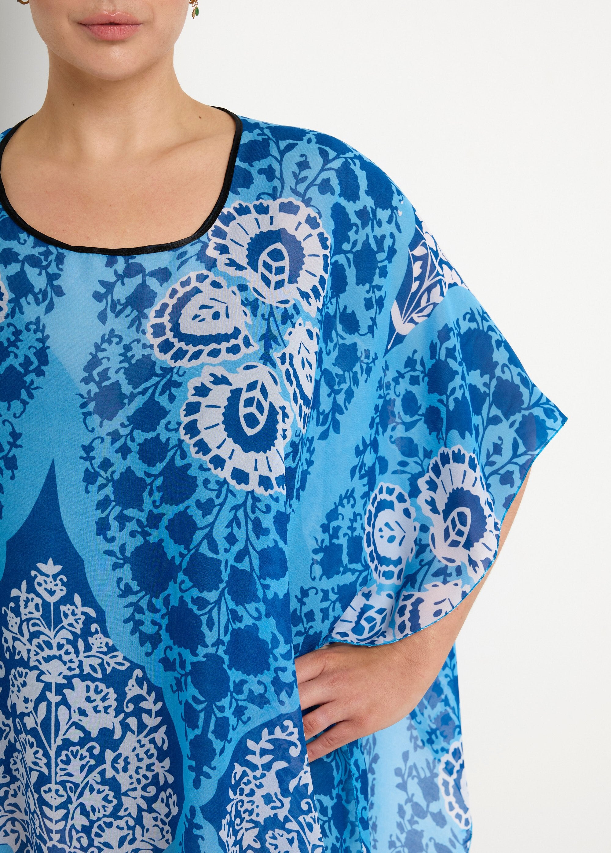 Voile_beach_tunic_with_azulejo_pattern_Blue_DE1_slim