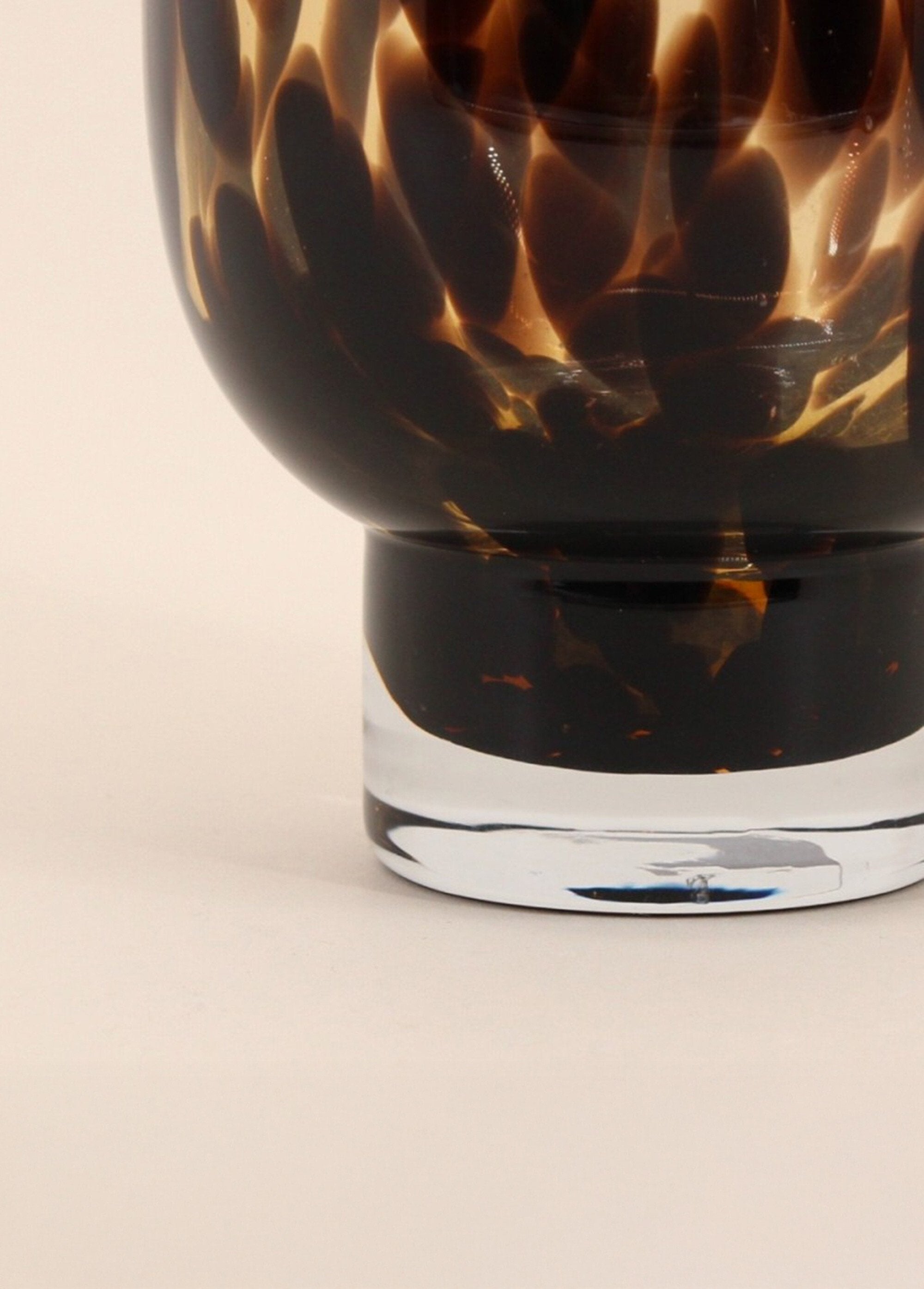 Amber_glass_vase_with_leopard_print_effect_Mouchette_DE2_slim