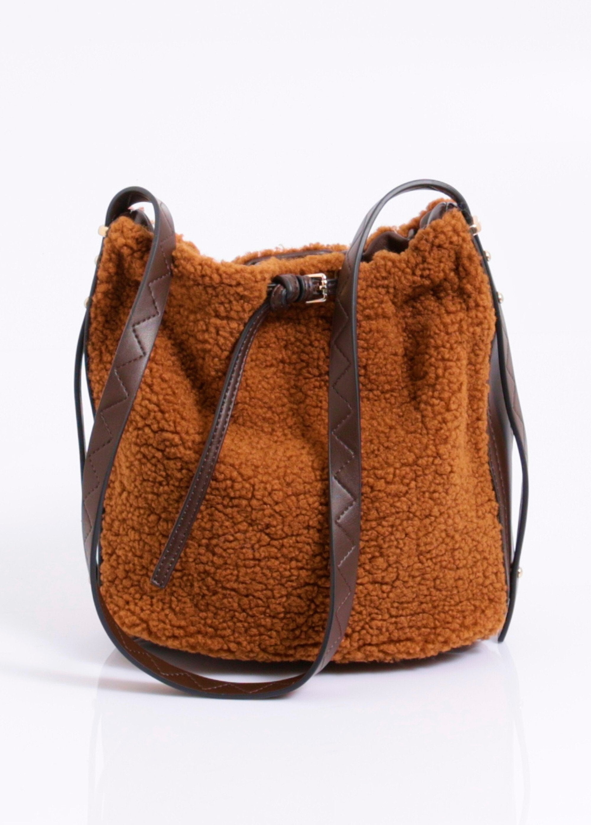 Bucket_bag_in_a_sheepskin_style,_faux_leather_camel_FA1_slim