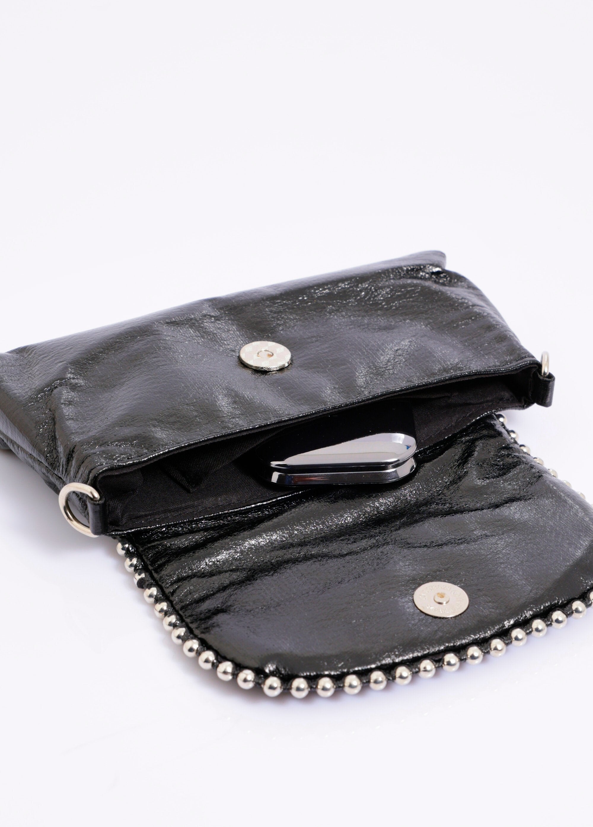Clutch_bag_with_metallic_pearl_details_Black_DE1_slim
