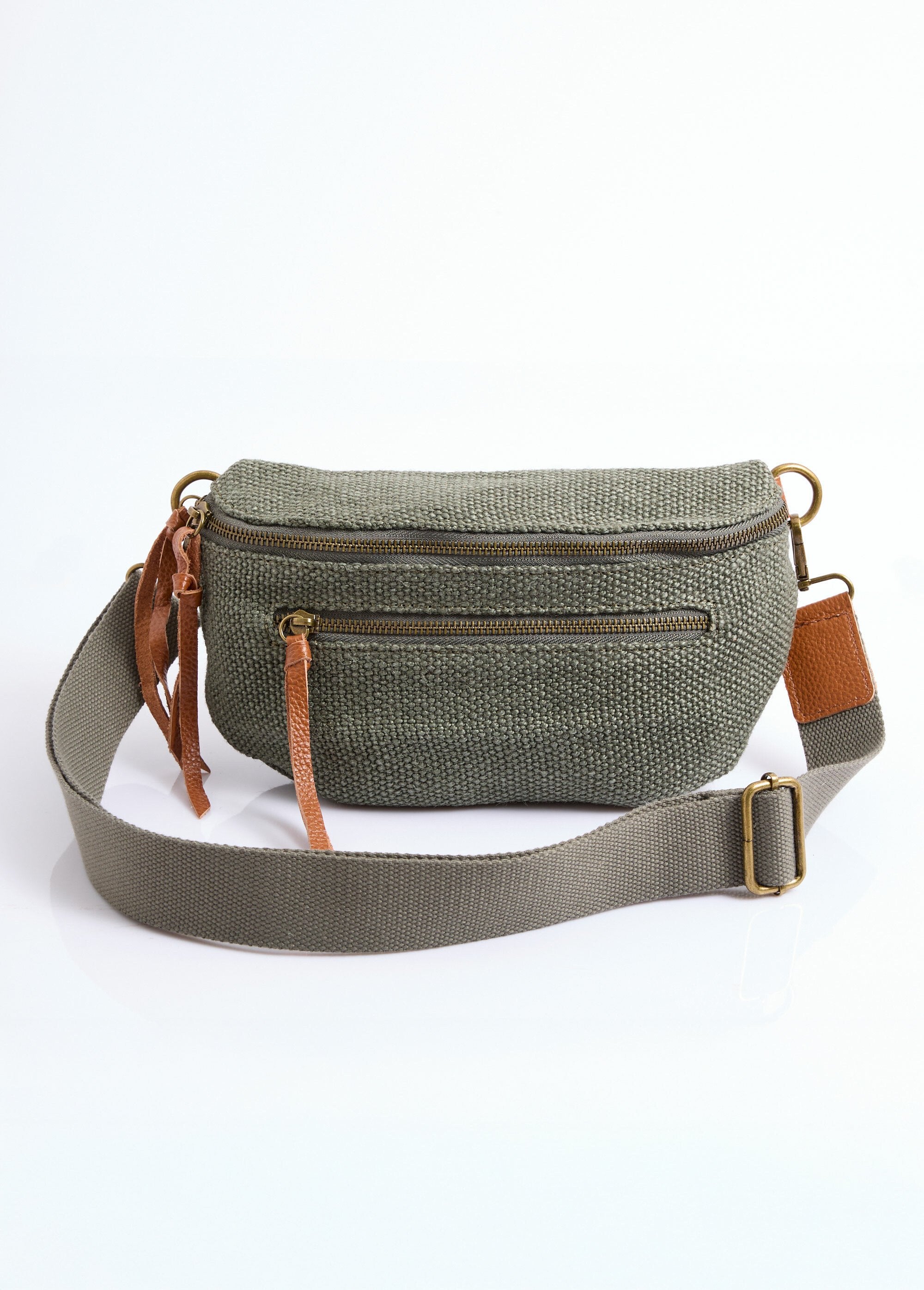Jute_canvas_fanny_pack_with_leather_details_Khaki_FA1_slim