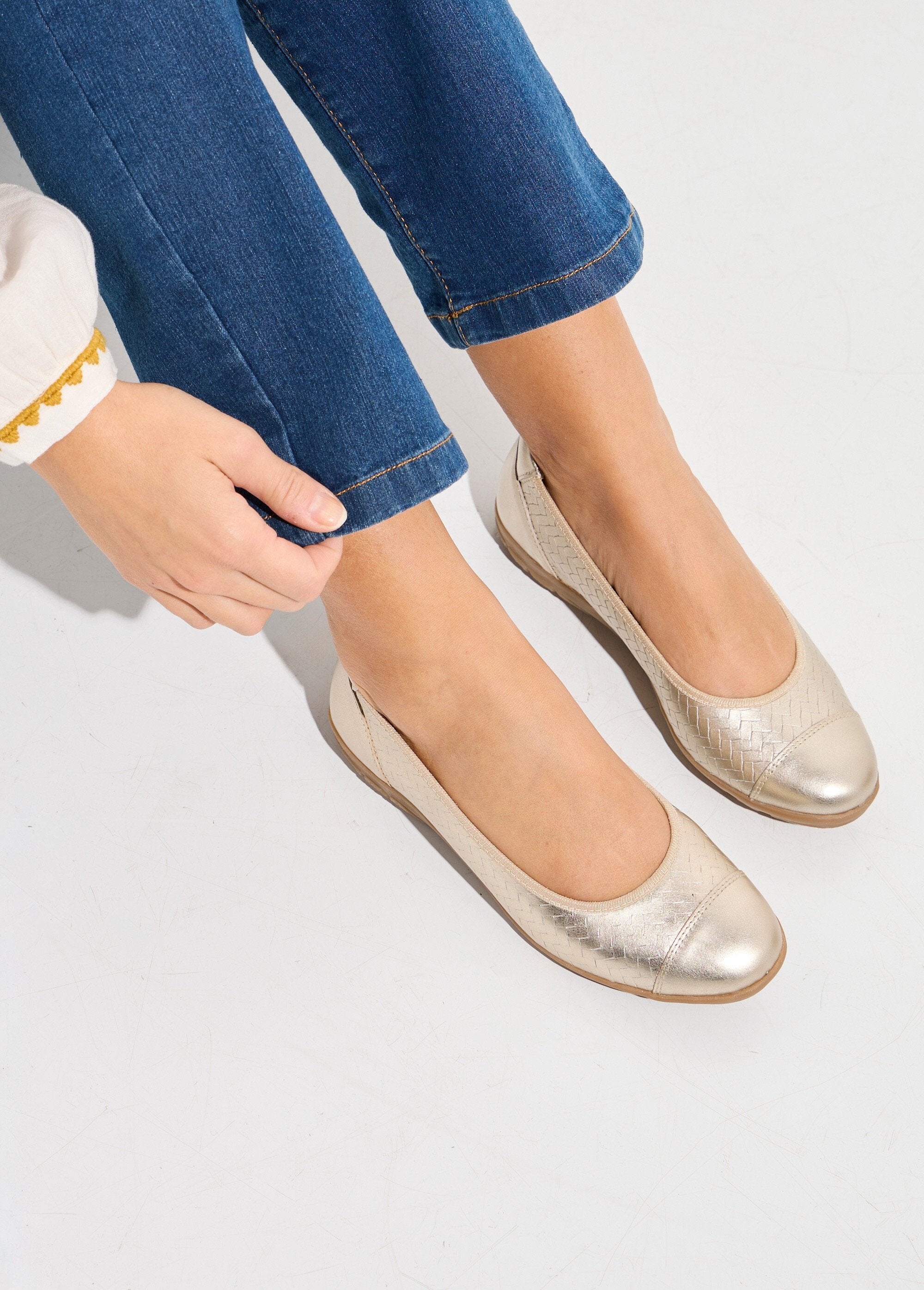 Comfortable_ballet_flats,_braided-effect_leather_Golden_SF1_slim