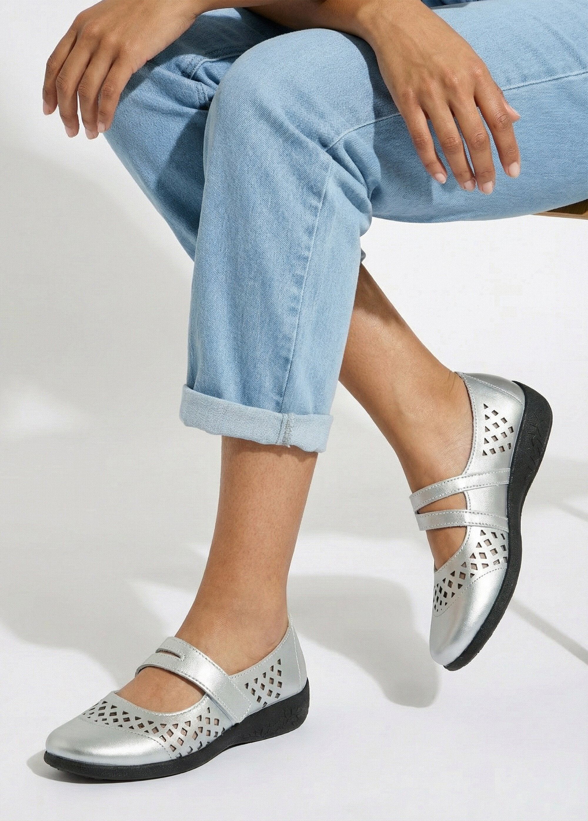 Comfortable_width_baby_leather_ballerinas_Iridescent_silver_SF1_slim