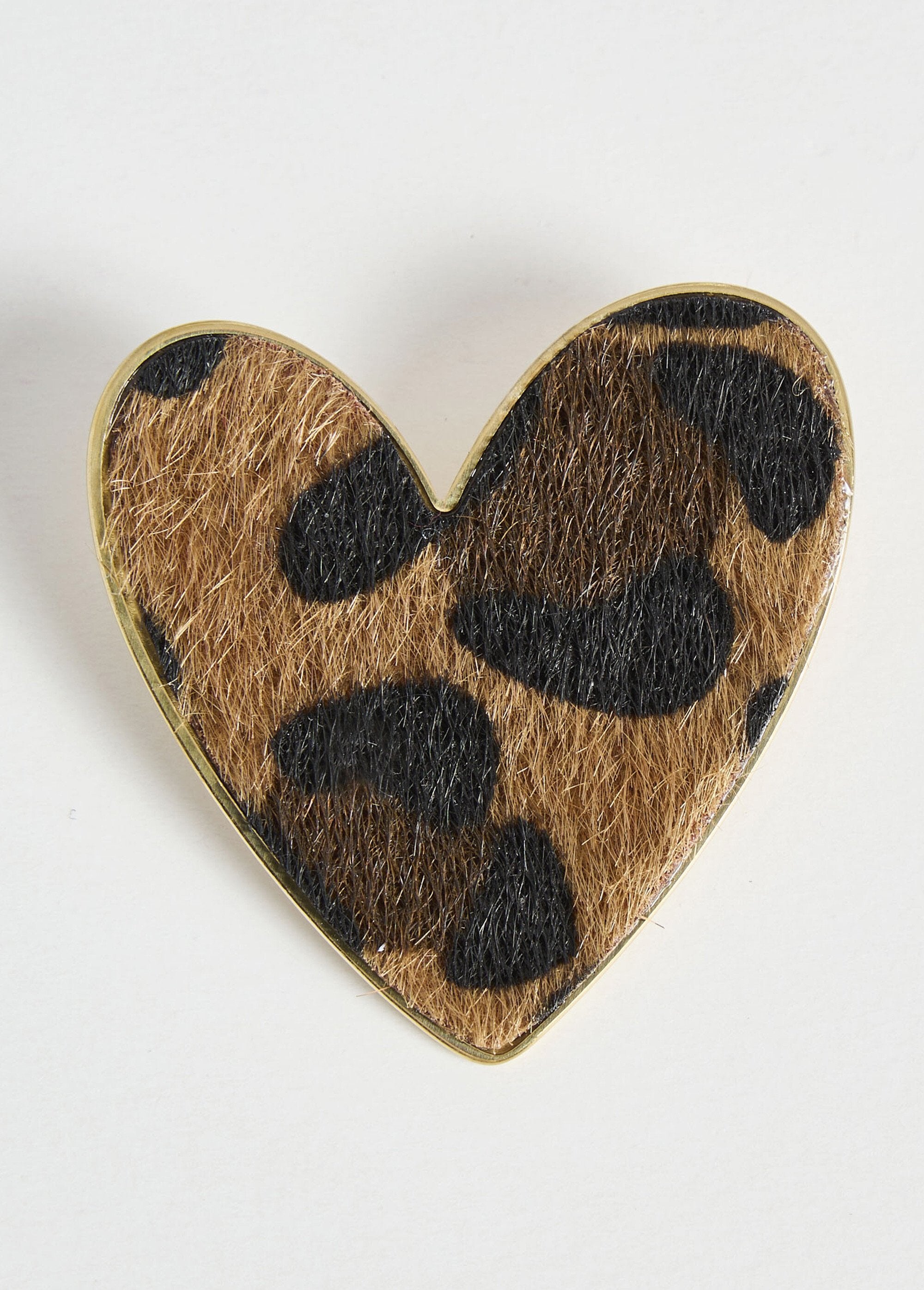 Broche_forme_coeur_en_fourrure_léopard_Leopard_FA1_slim