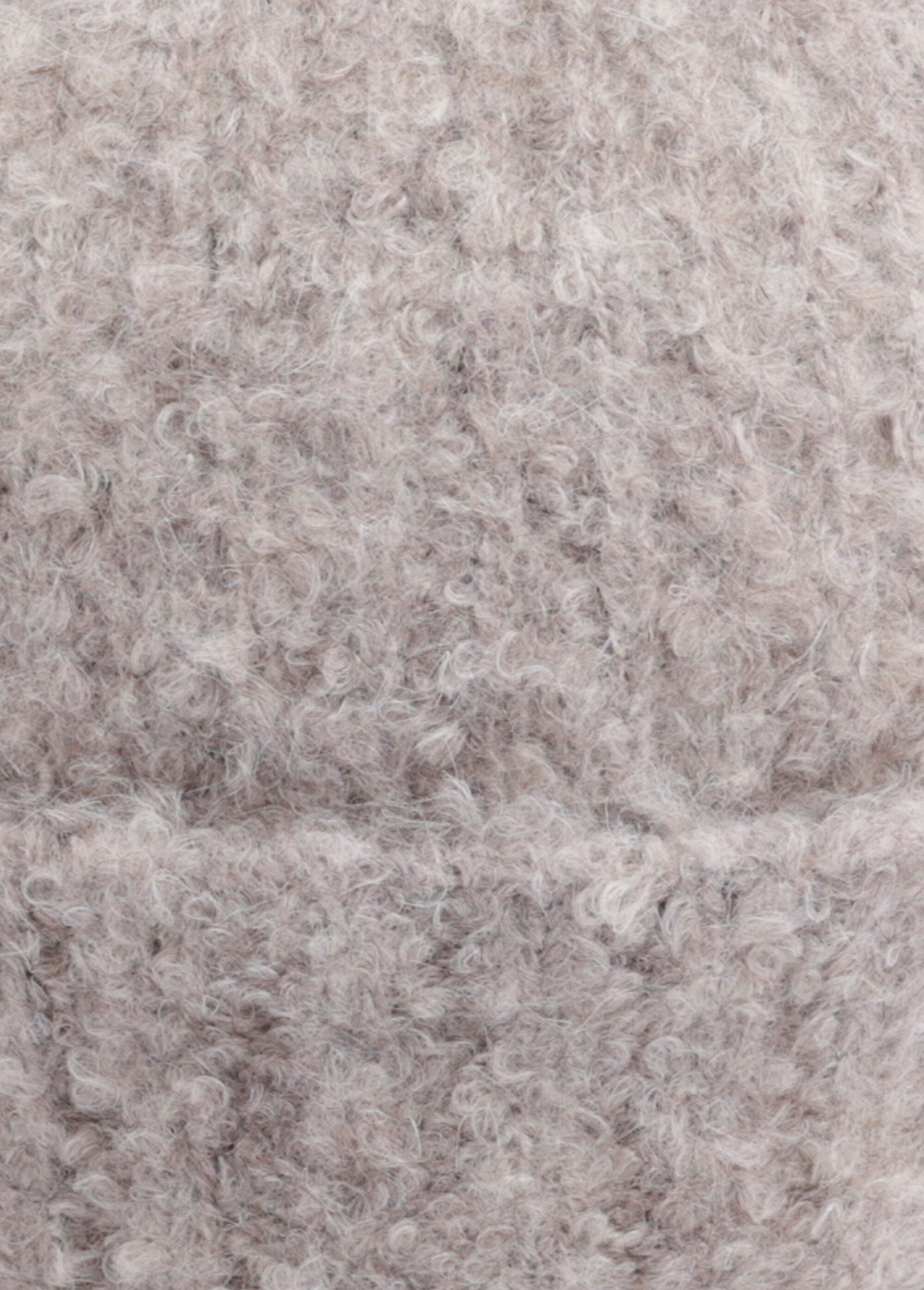 Warm_wool_hat,_fluffy_knit_Mole_DE1_slim