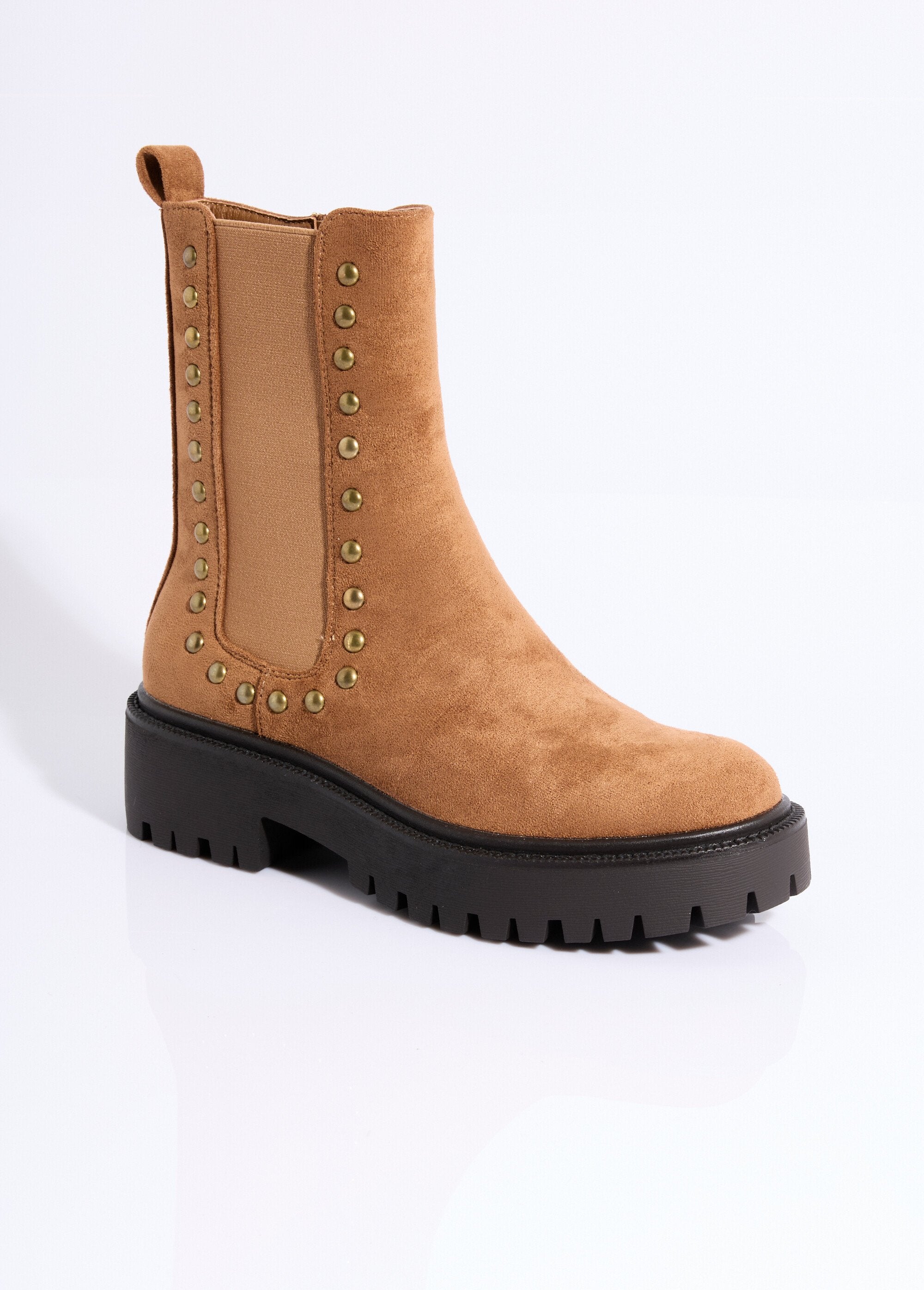 Suede_Chelsea_boots_with_metal_studs_camel_FA1_slim