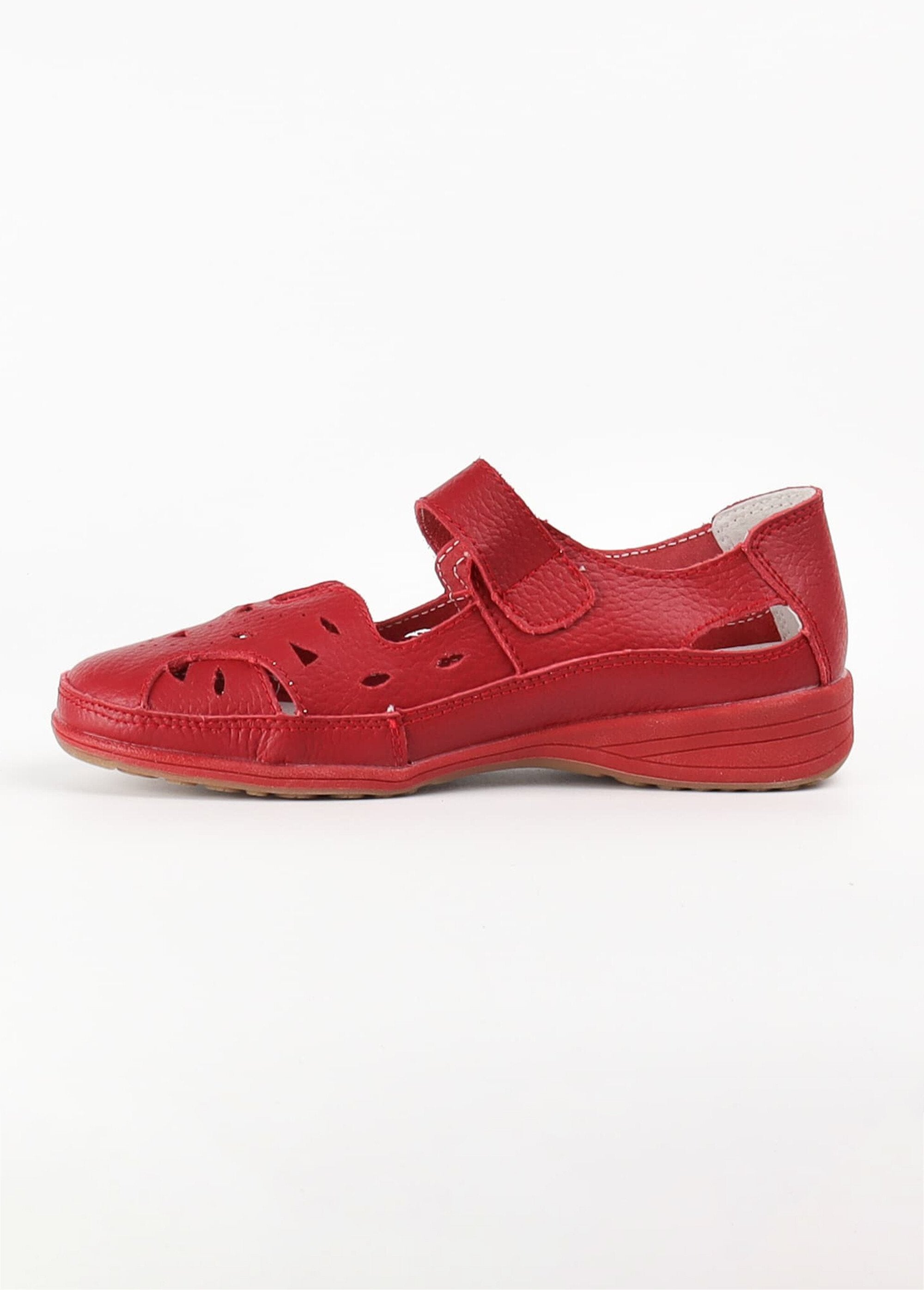 Closed-toe_sandals_Red_GA1_slim