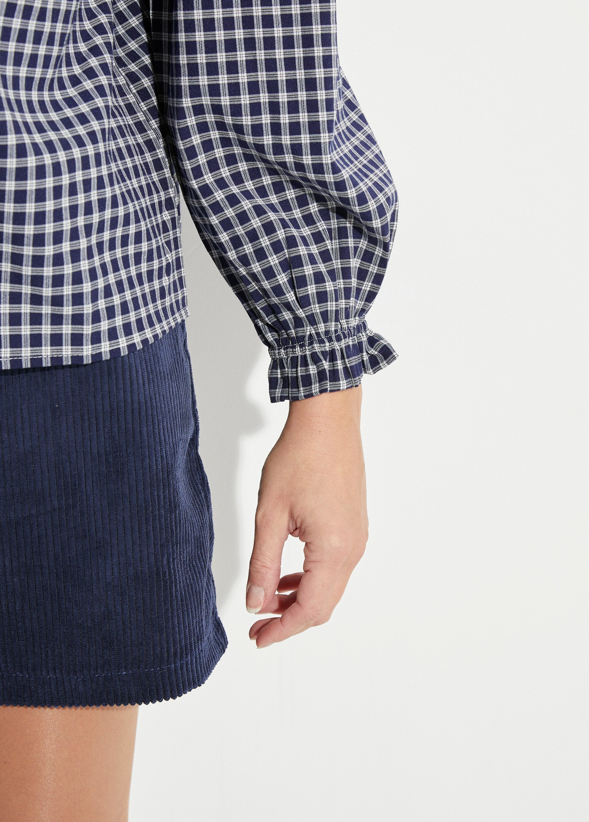 Checkered_blouse_with_pleated_collar_and_cuffs_Marine_DE2_slim