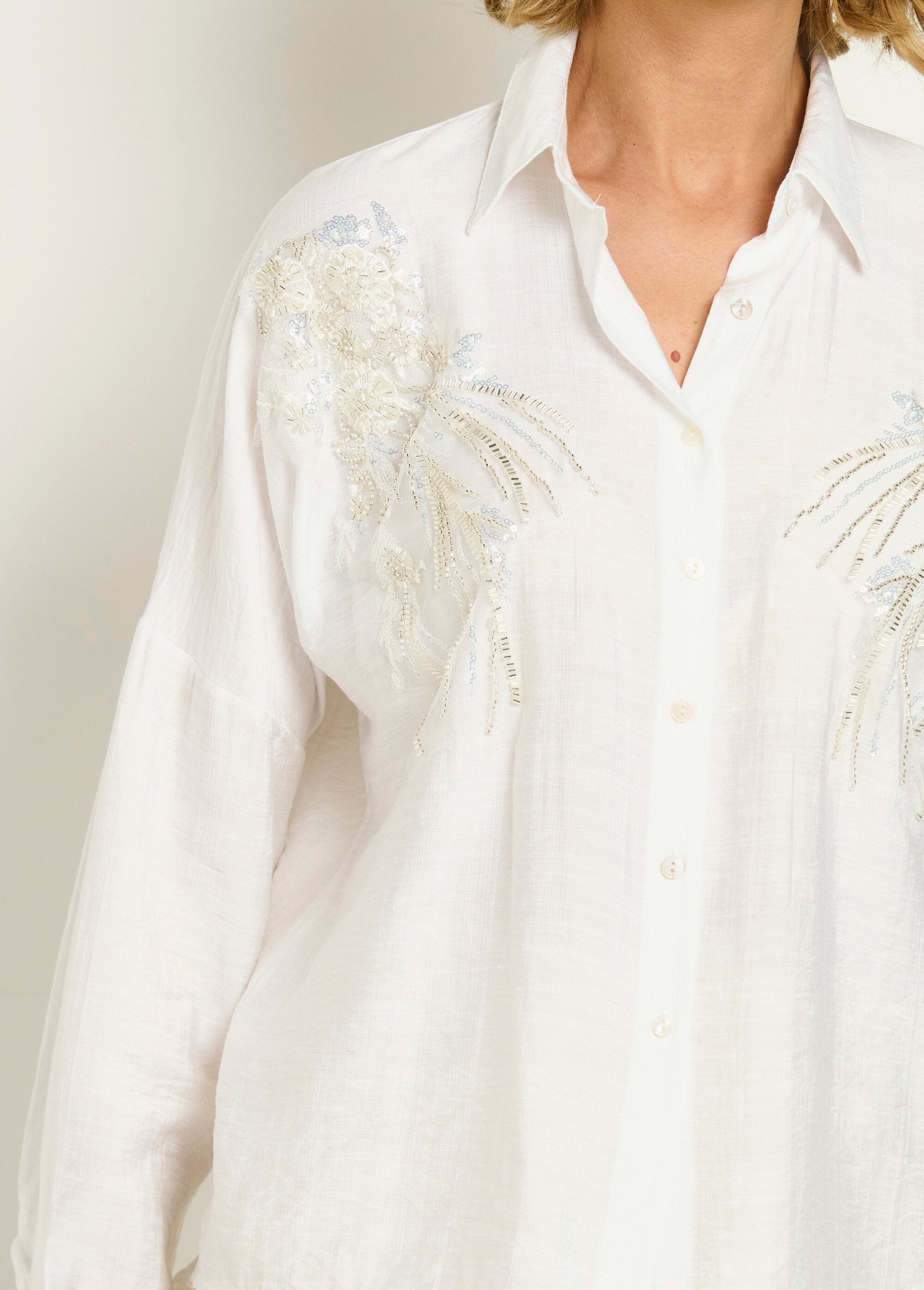 Blouse_with_pearl_and_sequin_embroidery_White_DE1_slim