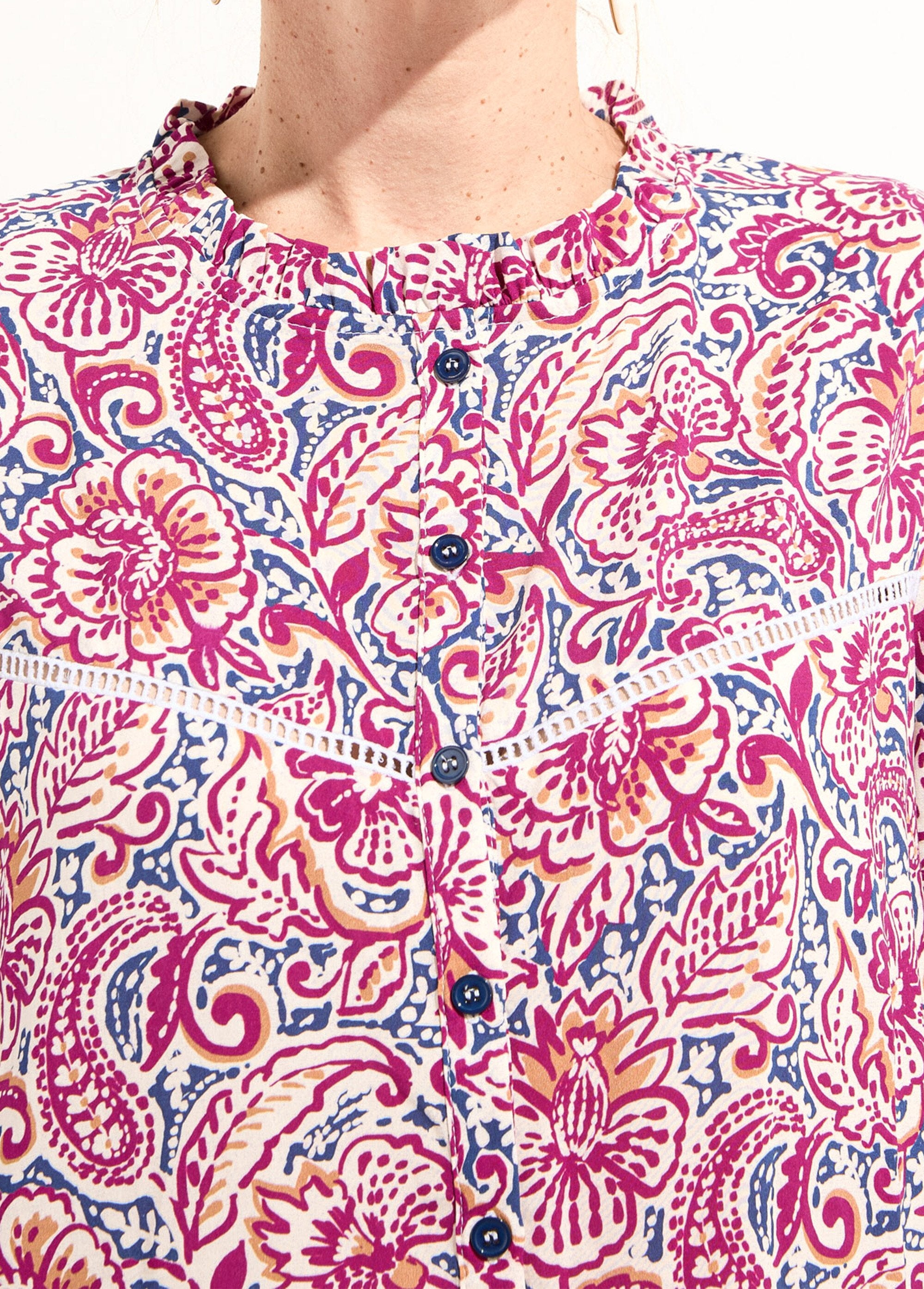 Paisley_print_blouse_with_ruffled_collar_Pink_and_blue_DE1_slim