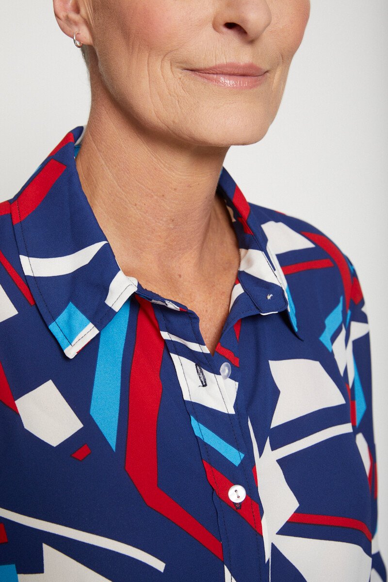 Straight_graphic_blouse_with_3/4_sleeves_Blue_and_red_DE1_slim