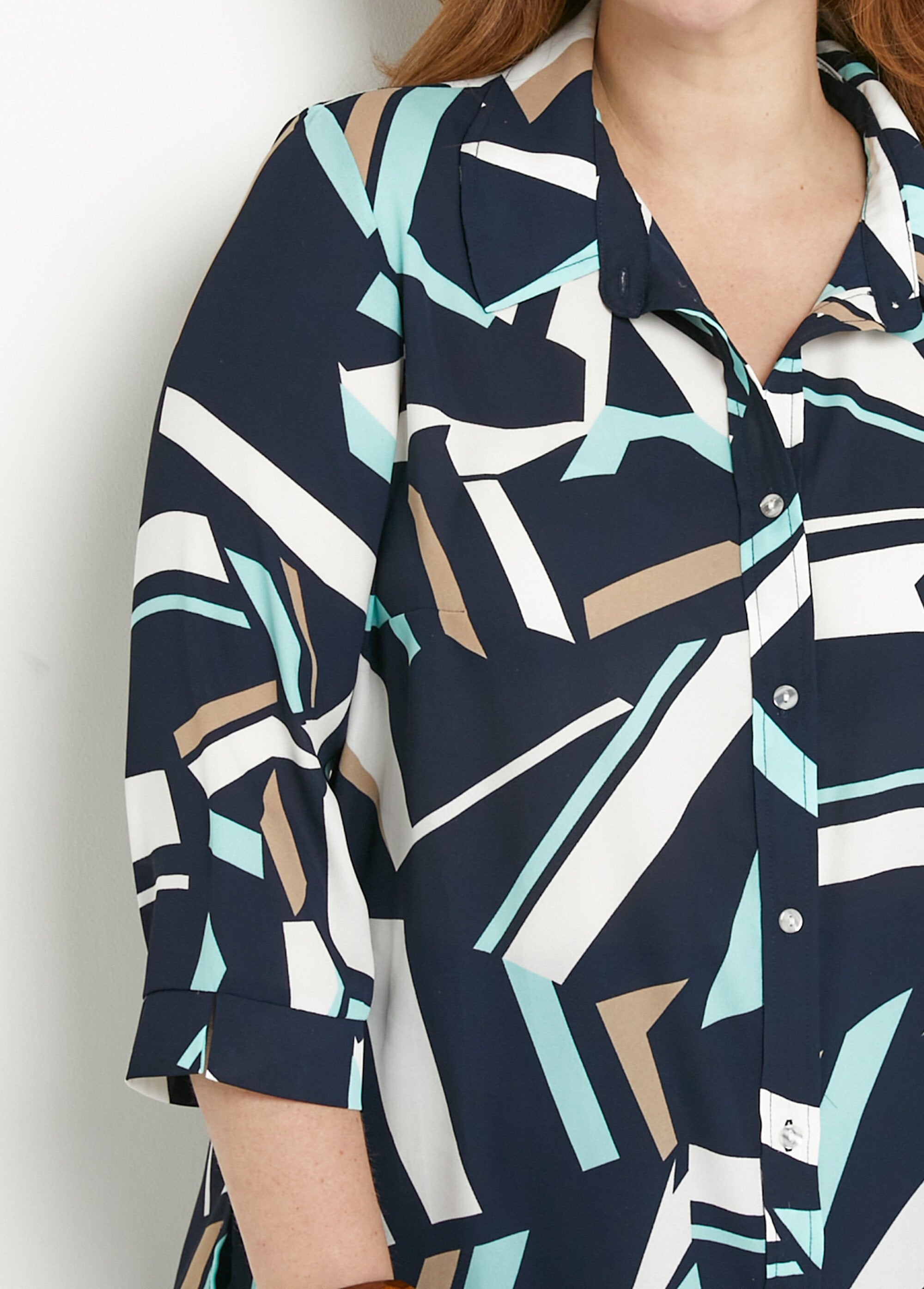 Straight_graphic_blouse_with_3/4_sleeves_Navy_and_beige_DE1_curvy