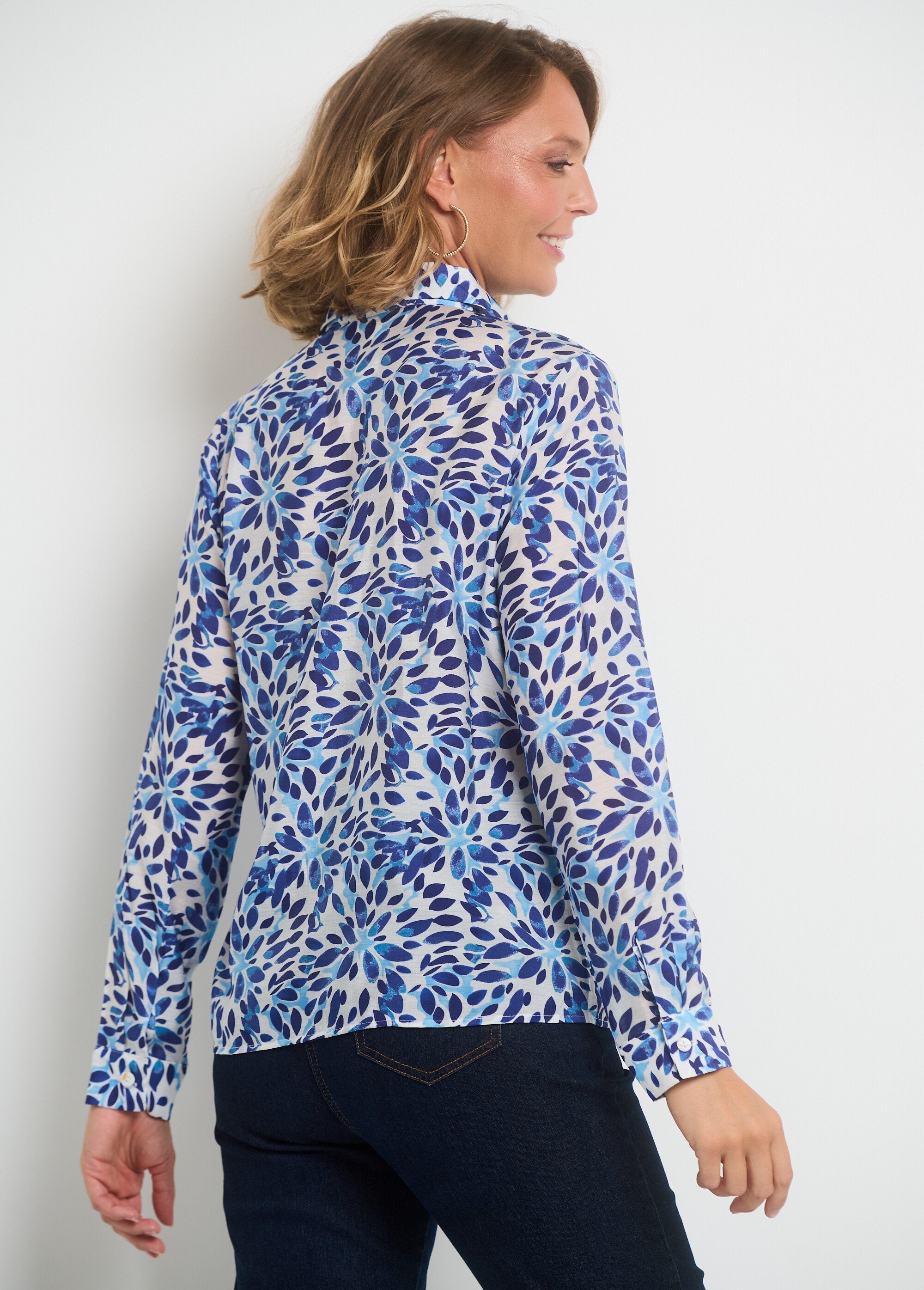 Lightweight_floral_print_blouse_Blue_and_white_DO1_slim