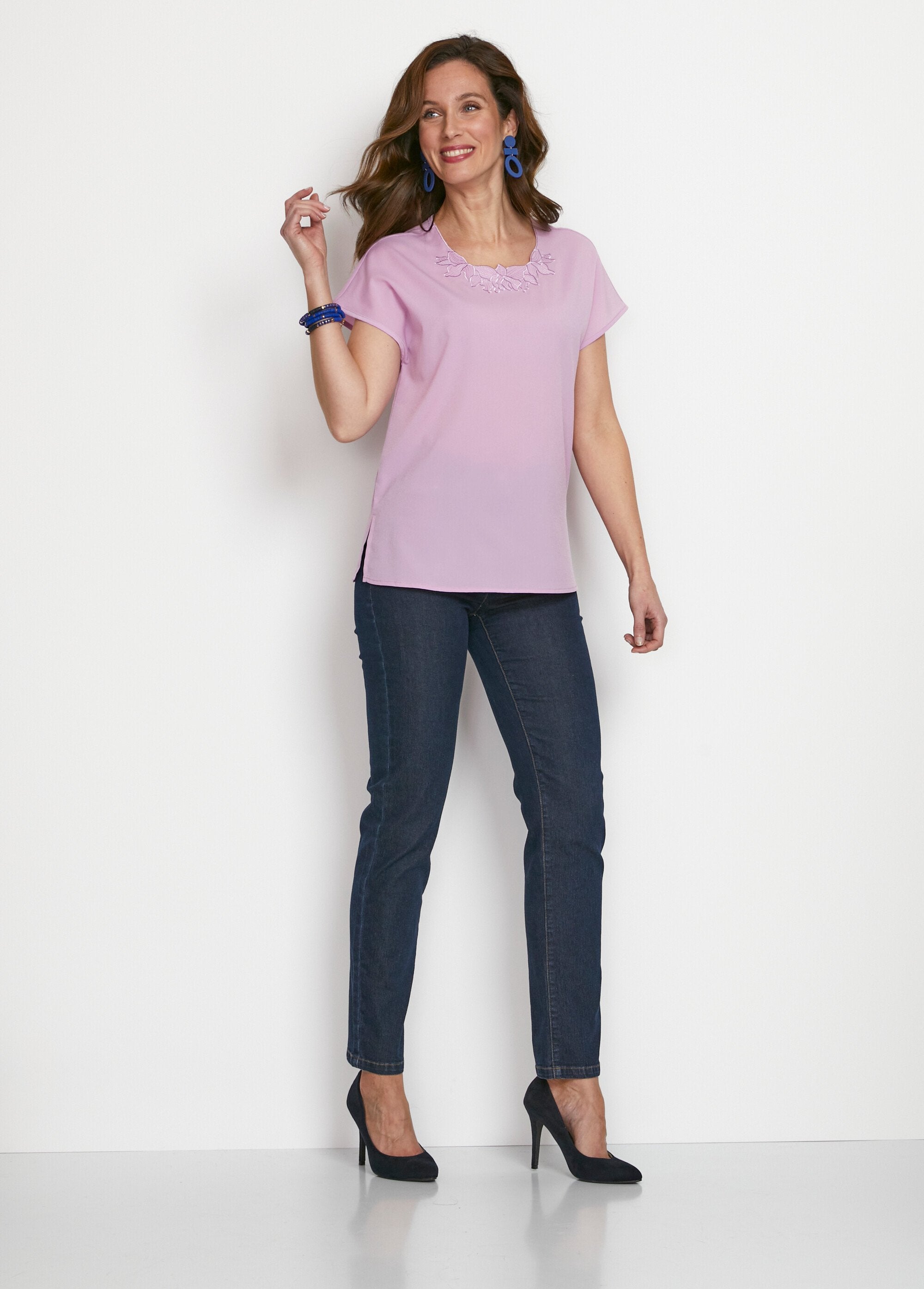 Long_short-sleeved_top_with_round_neck_embroidery_Lilac_SF1_slim