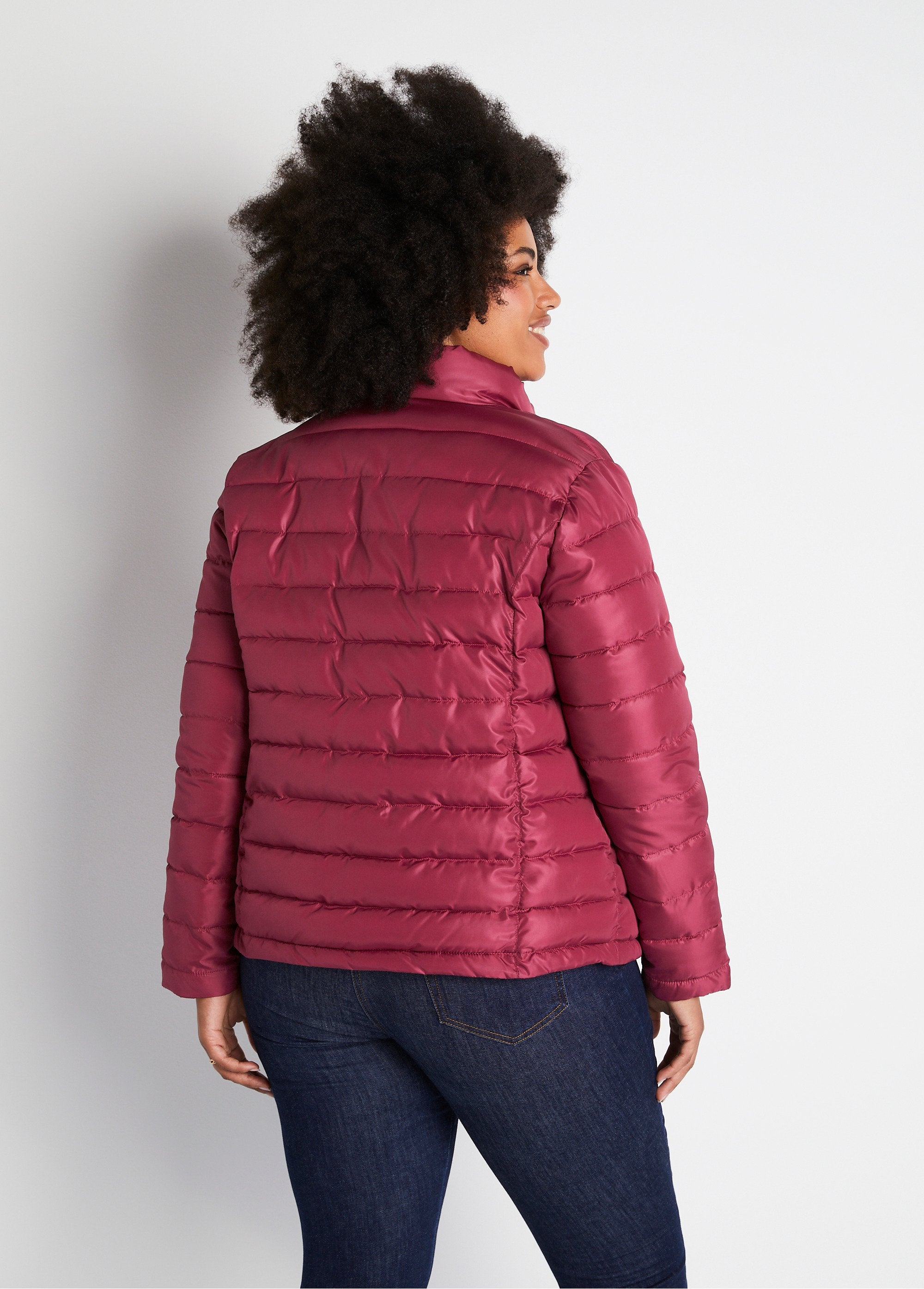 Short_zipped_down_jacket_with_long_sleeves_Plum_DO1_curvy