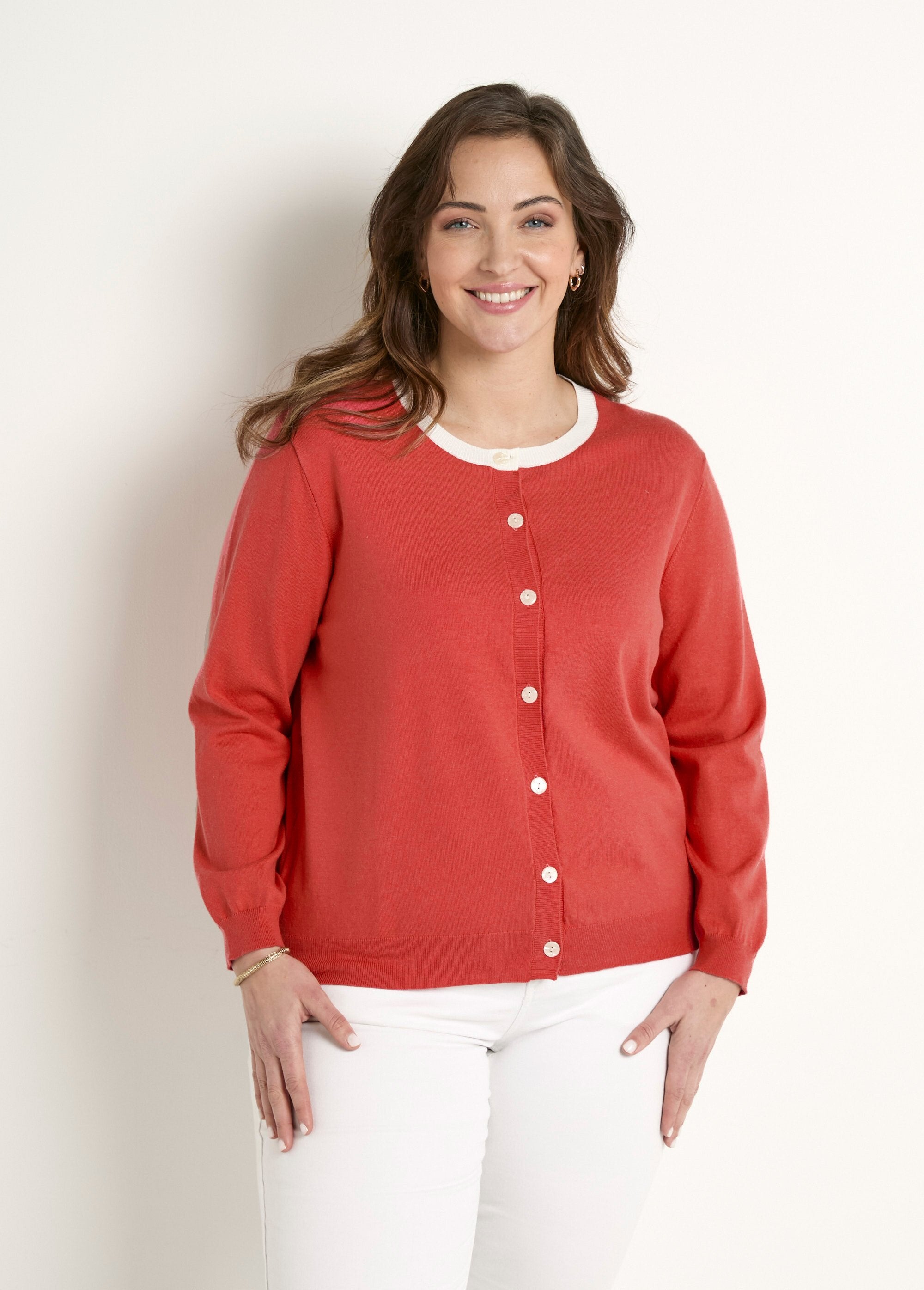 Soft_round_neck_buttoned_cardigan_vest_Poppy_FA1_curvy