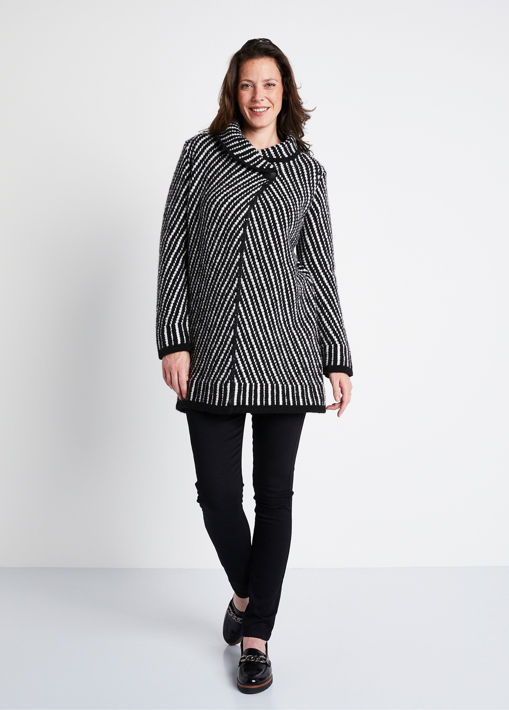 Long_buttoned_jacquard_knit_cardigan_Black_and_ecru_SF1_slim